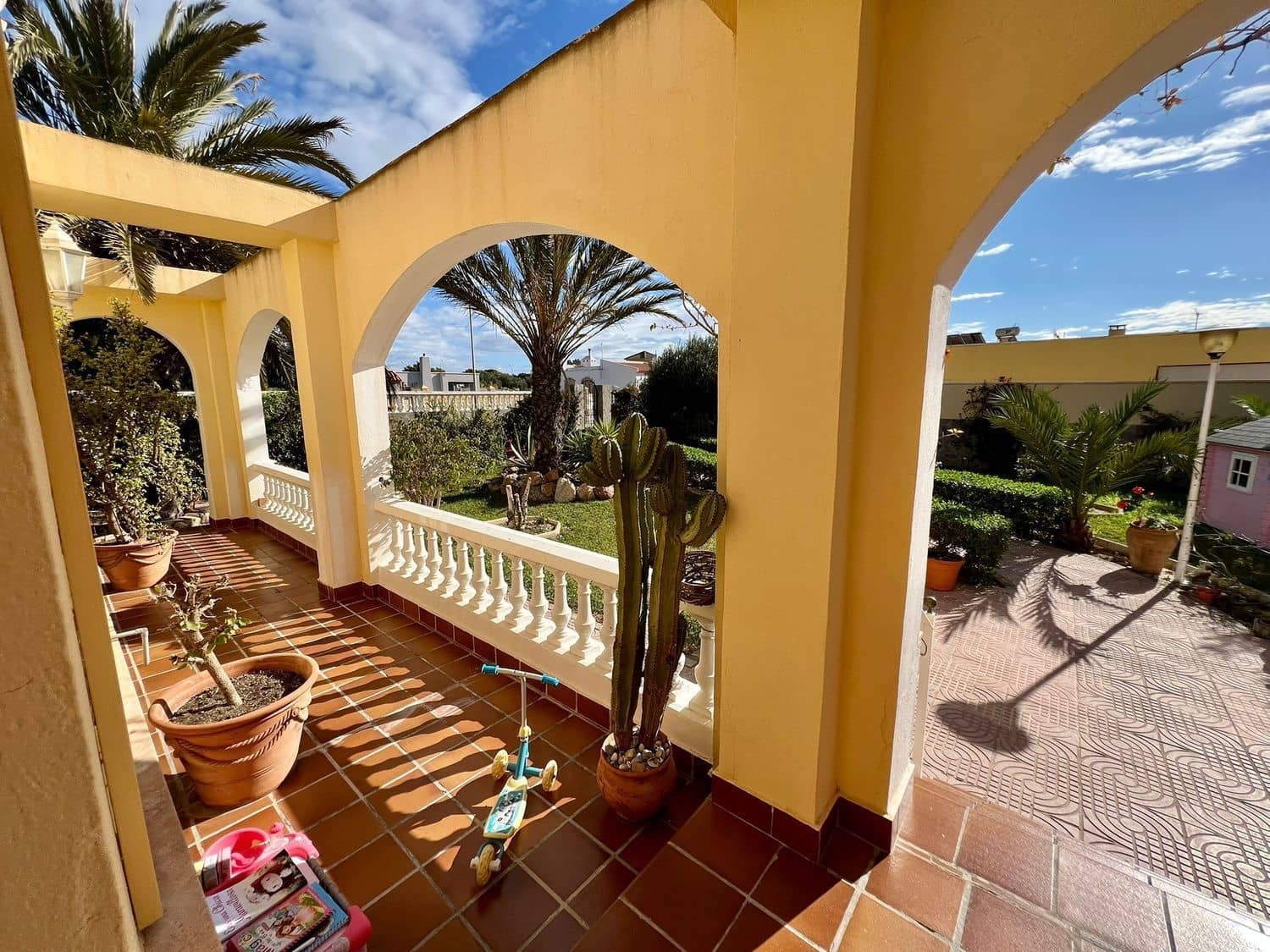 4 bedroom Villa for sale in Retamar with pool - € 749,000 (Ref: 8789989)