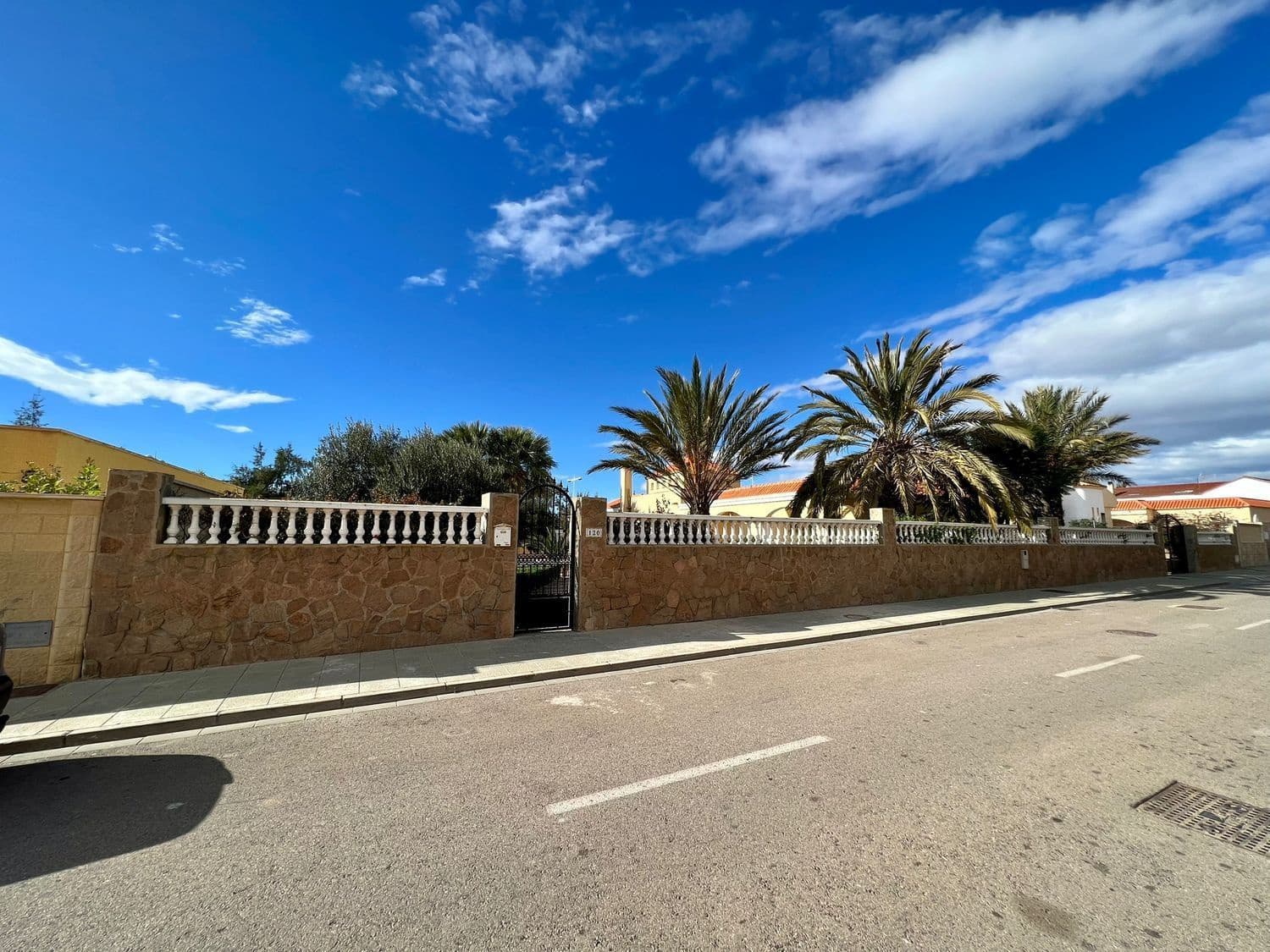 4 bedroom Villa for sale in Retamar with pool - € 749,000 (Ref: 8789989)