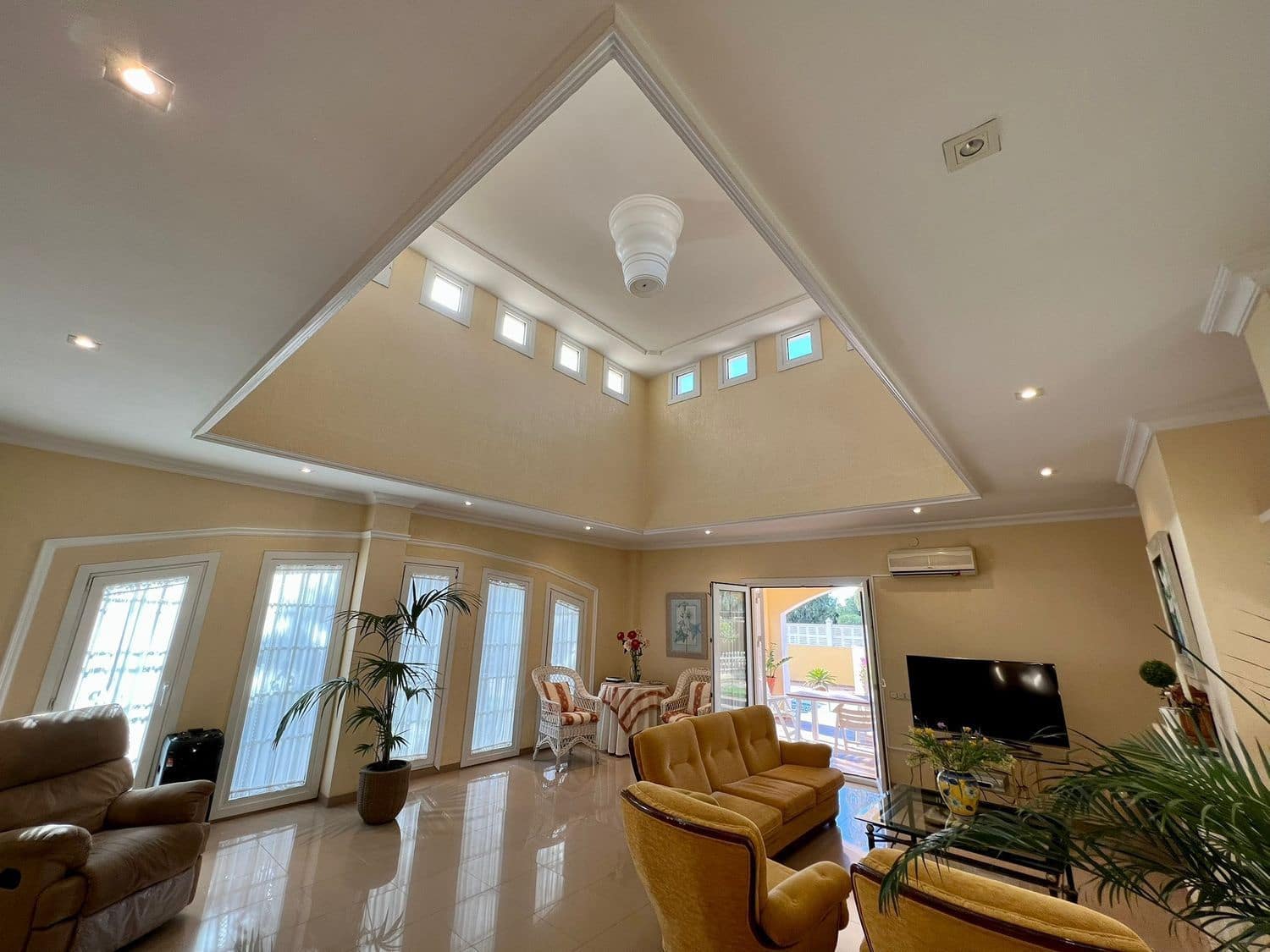 4 bedroom Villa for sale in Retamar with pool - € 749,000 (Ref: 8789989)