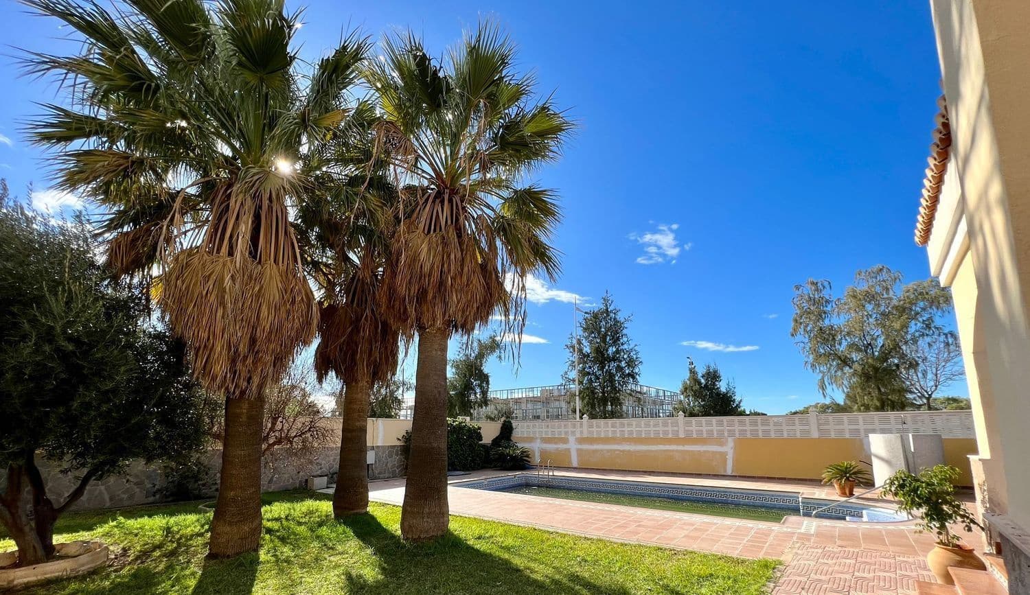 4 bedroom Villa for sale in Retamar with pool - € 749,000 (Ref: 8789989)