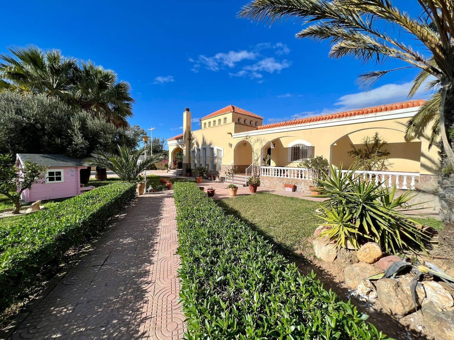 4 bedroom Villa for sale in Retamar with pool - € 749,000 (Ref: 8789989)