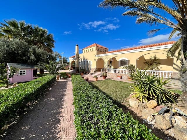 4 Zimmer Villa zu verkaufen in Retamar, Almería Stadt mit Pool - 749.000 € (Ref: 8789989)