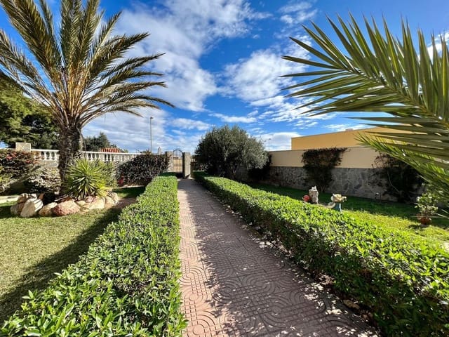 4 Zimmer Villa zu verkaufen in Retamar, Almería Stadt mit Pool - 749.000 € (Ref: 8789989)