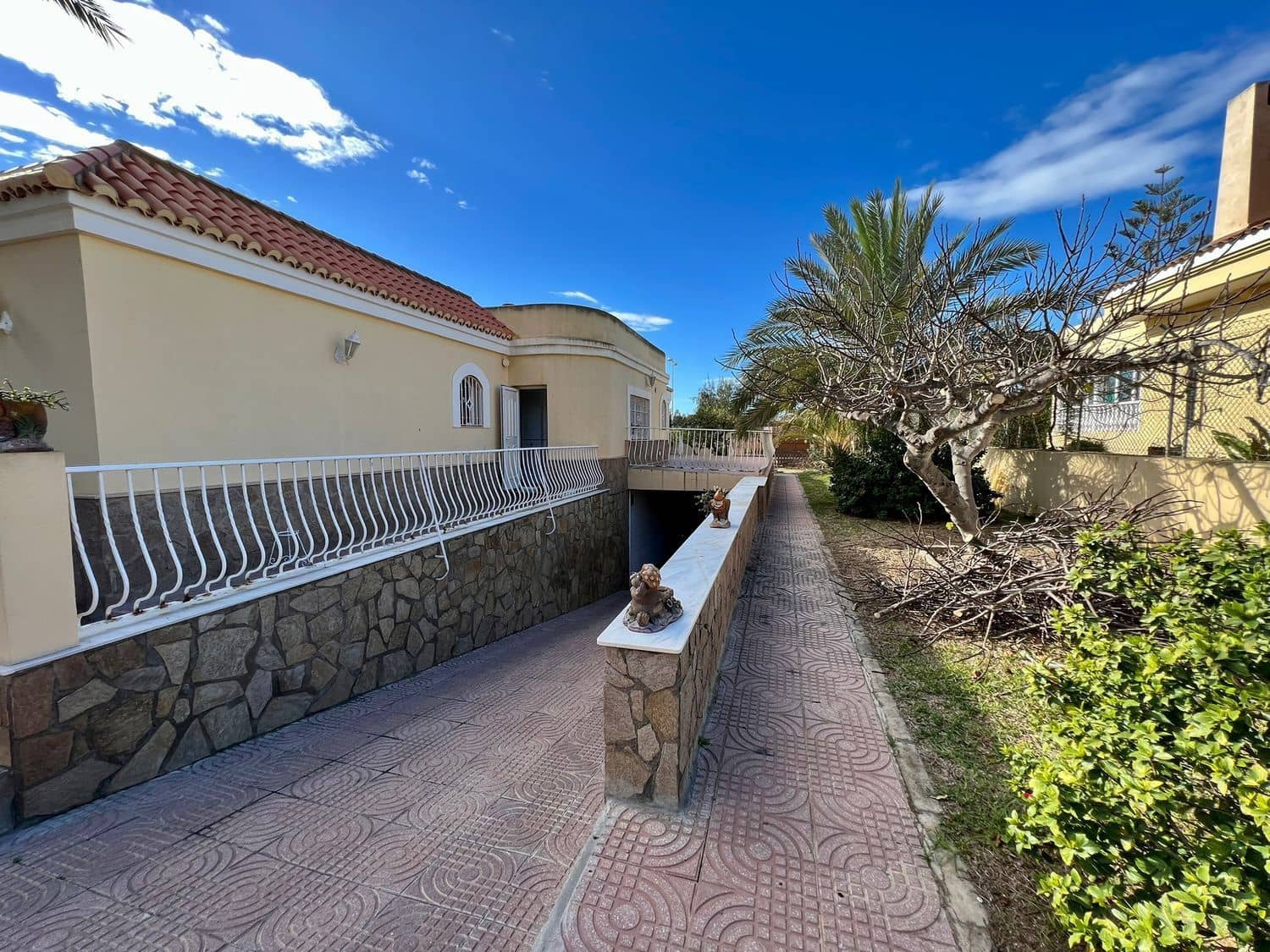 4 bedroom Villa for sale in Retamar with pool - € 749,000 (Ref: 8789989)