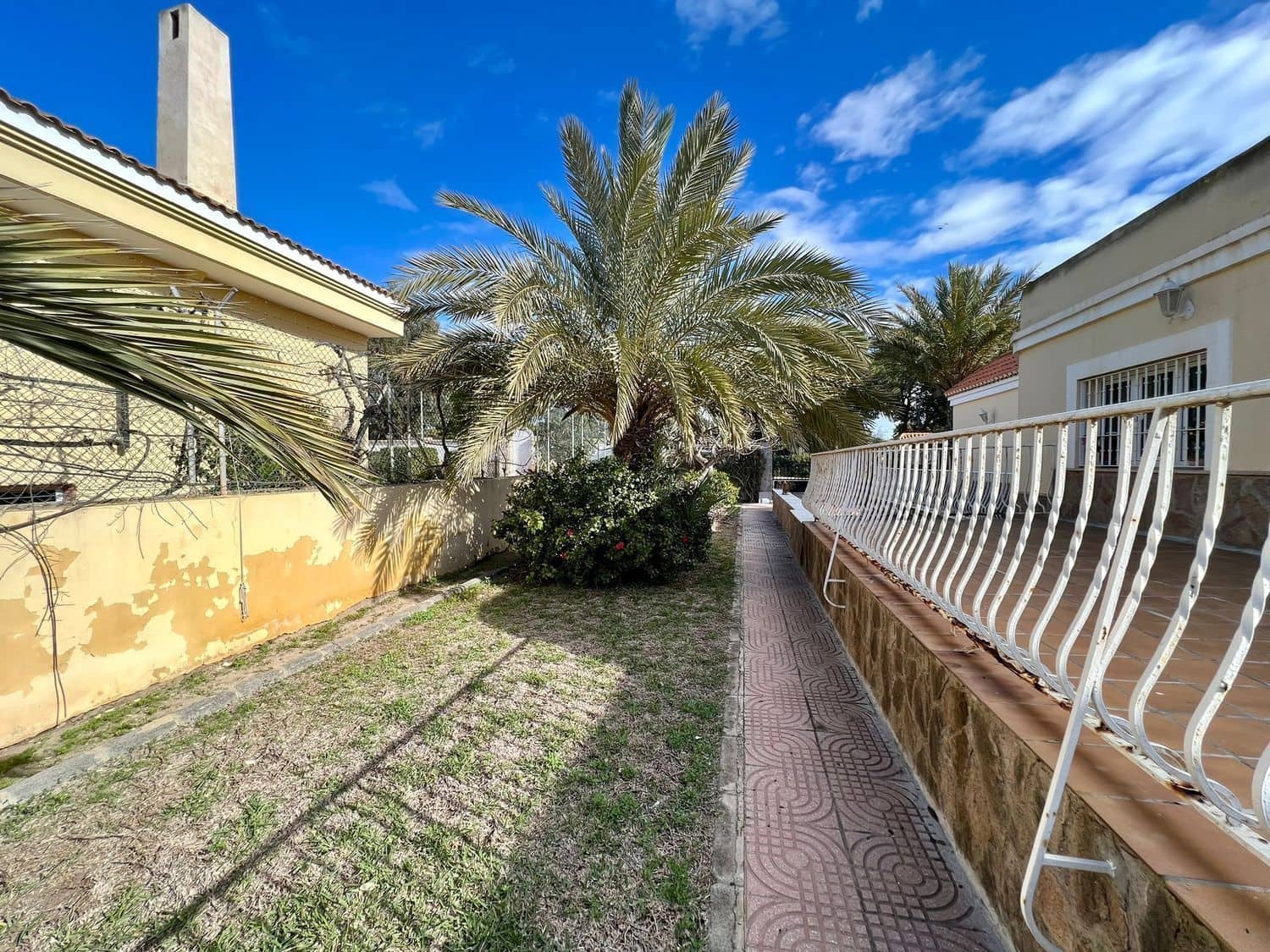 4 bedroom Villa for sale in Retamar with pool - € 749,000 (Ref: 8789989)