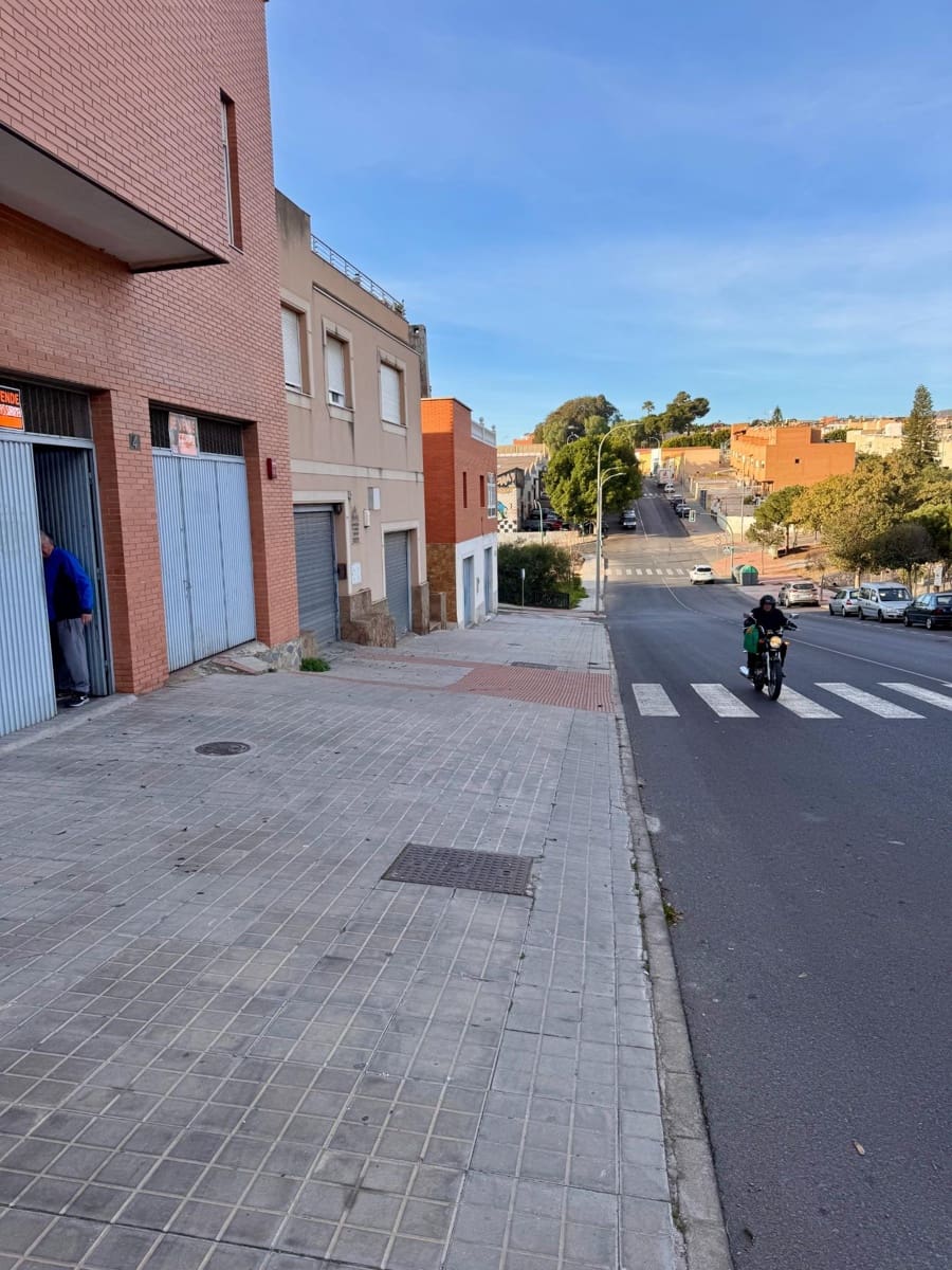 Kommersiell till salu i Almeria stad - 170 000 € (Ref: 8789995)