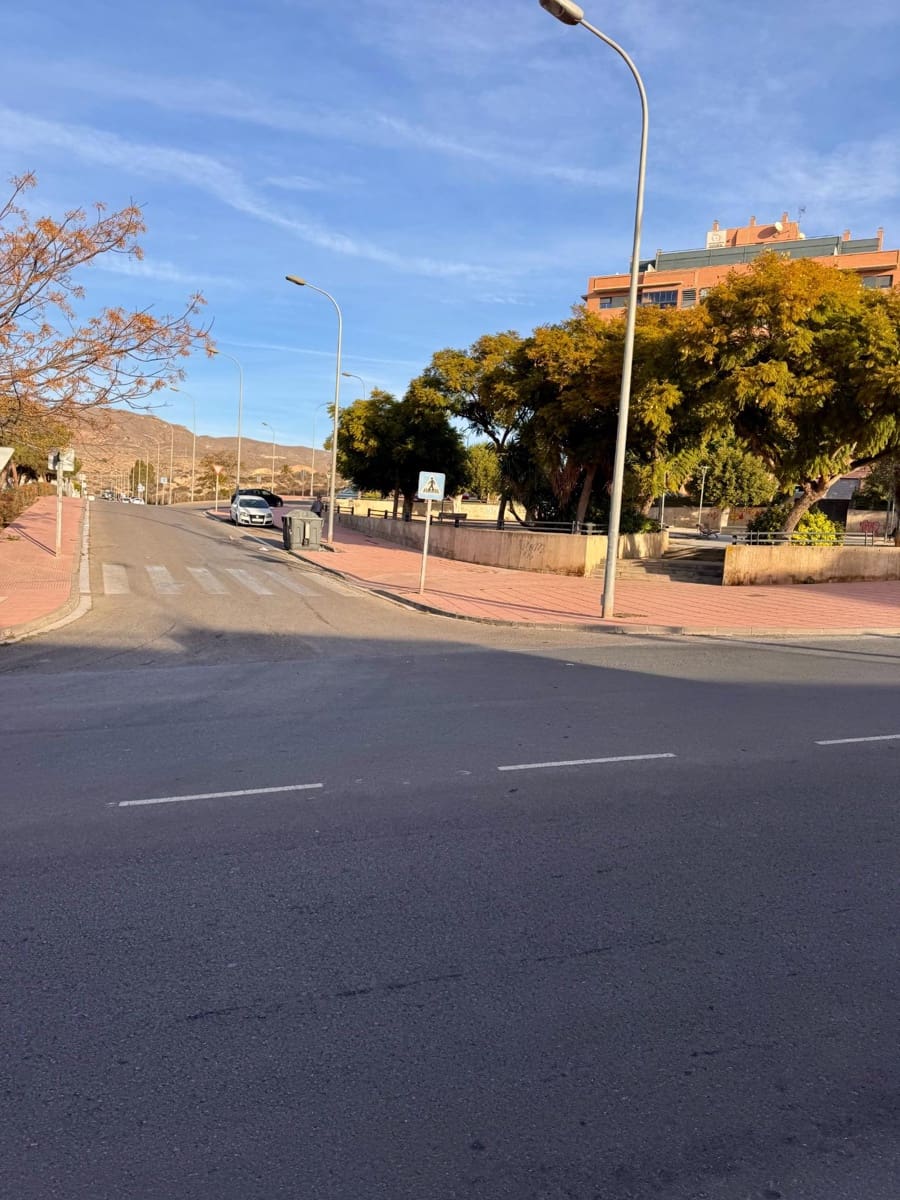 Kommersiell till salu i Almeria stad - 170 000 € (Ref: 8789995)