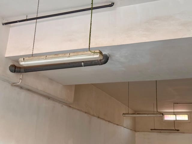 Kommersiell till salu i Almería stad - 170 000 € (Ref: 8789995)