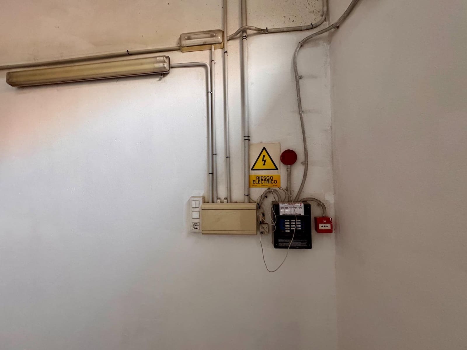 Kommersiell till salu i Almeria stad - 170 000 € (Ref: 8789995)