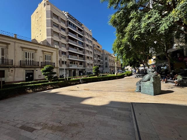 3 soveværelse Lejlighed til salg i Centro, Almería by - € 270.000 (Ref: 9343417)