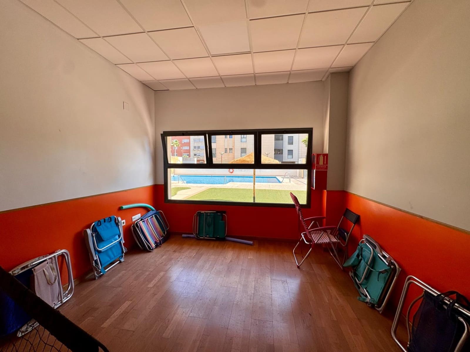 3 makuuhuone Asunto myytävänä paikassa Almeria kaupunki mukana uima-altaan 
autotalli - 320 000 € (Ref: 9343422)