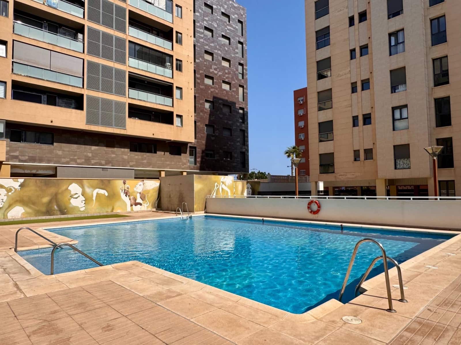 3 makuuhuone Asunto myytävänä paikassa Almeria kaupunki mukana uima-altaan 
autotalli - 320 000 € (Ref: 9343422)