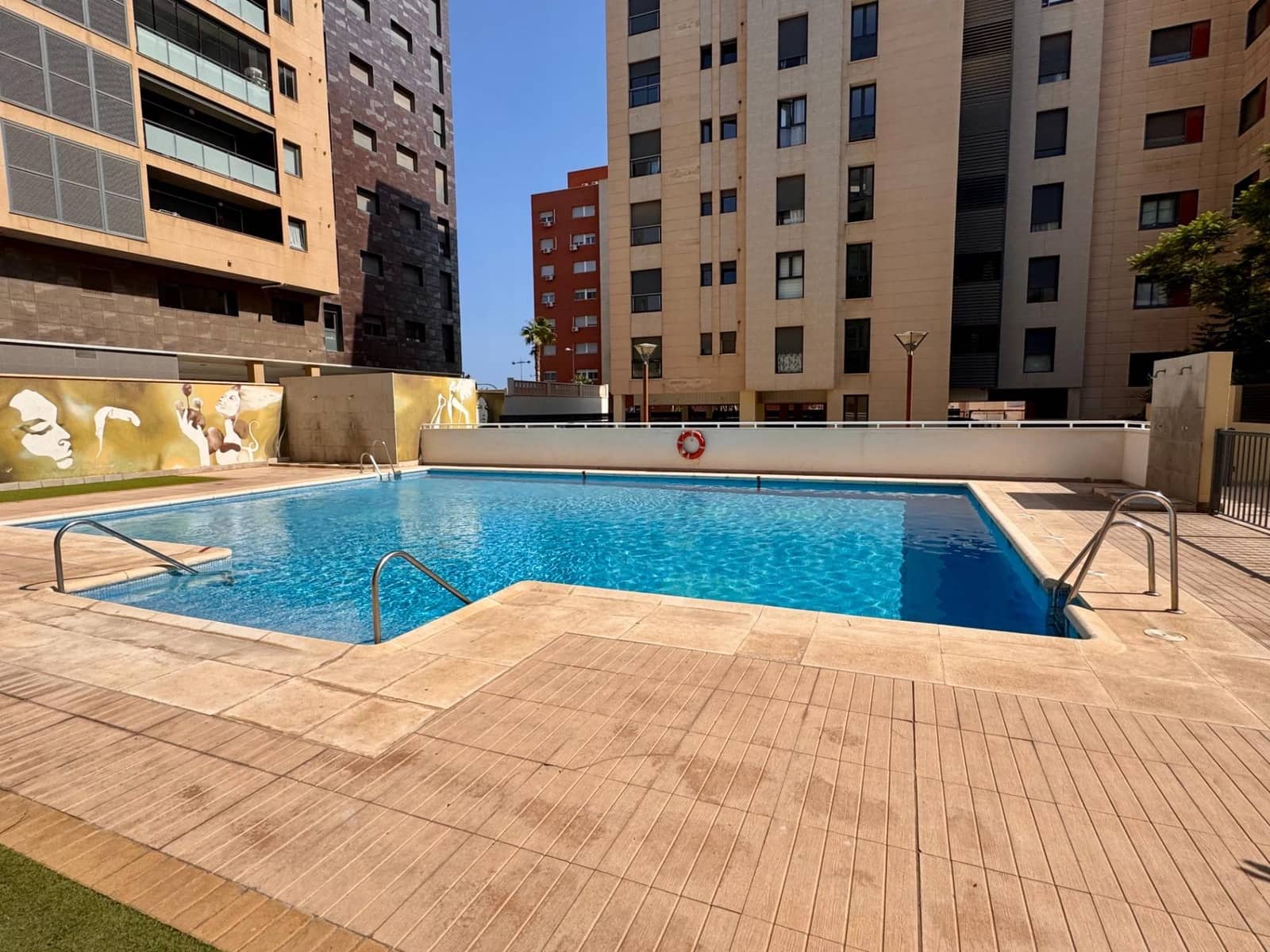 3 makuuhuone Asunto myytävänä paikassa Almeria kaupunki mukana uima-altaan 
autotalli - 320 000 € (Ref: 9343422)