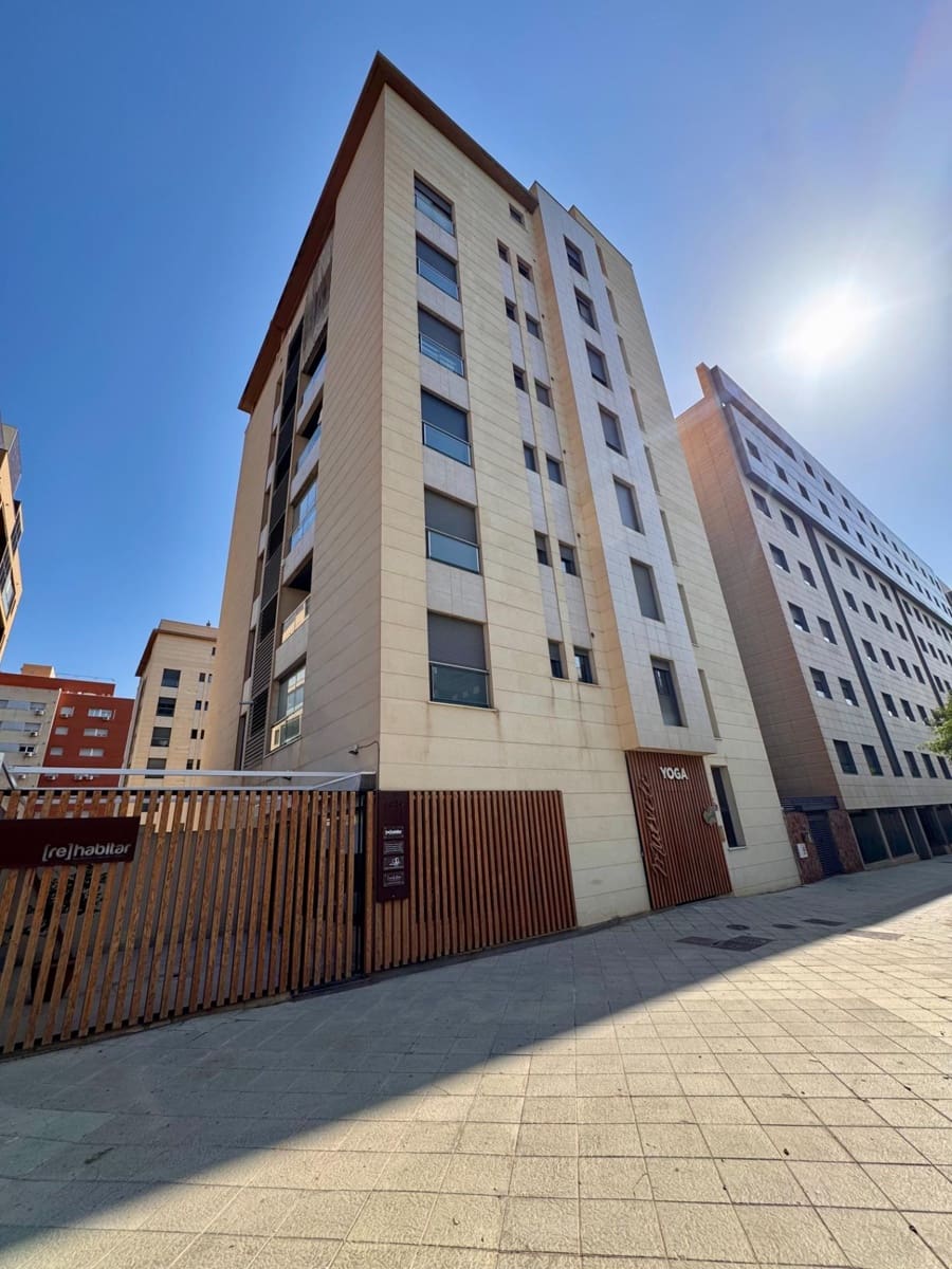 3 makuuhuone Asunto myytävänä paikassa Almeria kaupunki mukana uima-altaan 
autotalli - 320 000 € (Ref: 9343422)