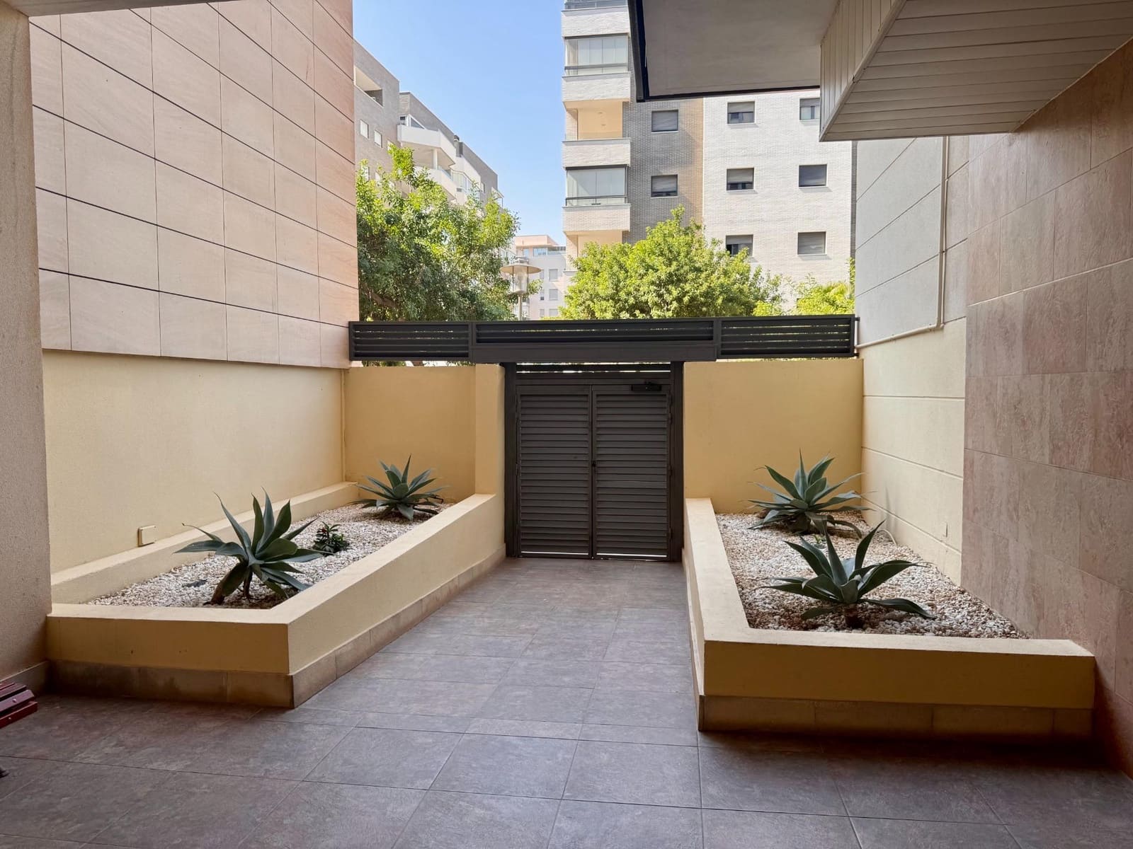 3 makuuhuone Asunto myytävänä paikassa Almeria kaupunki mukana uima-altaan 
autotalli - 320 000 € (Ref: 9343422)