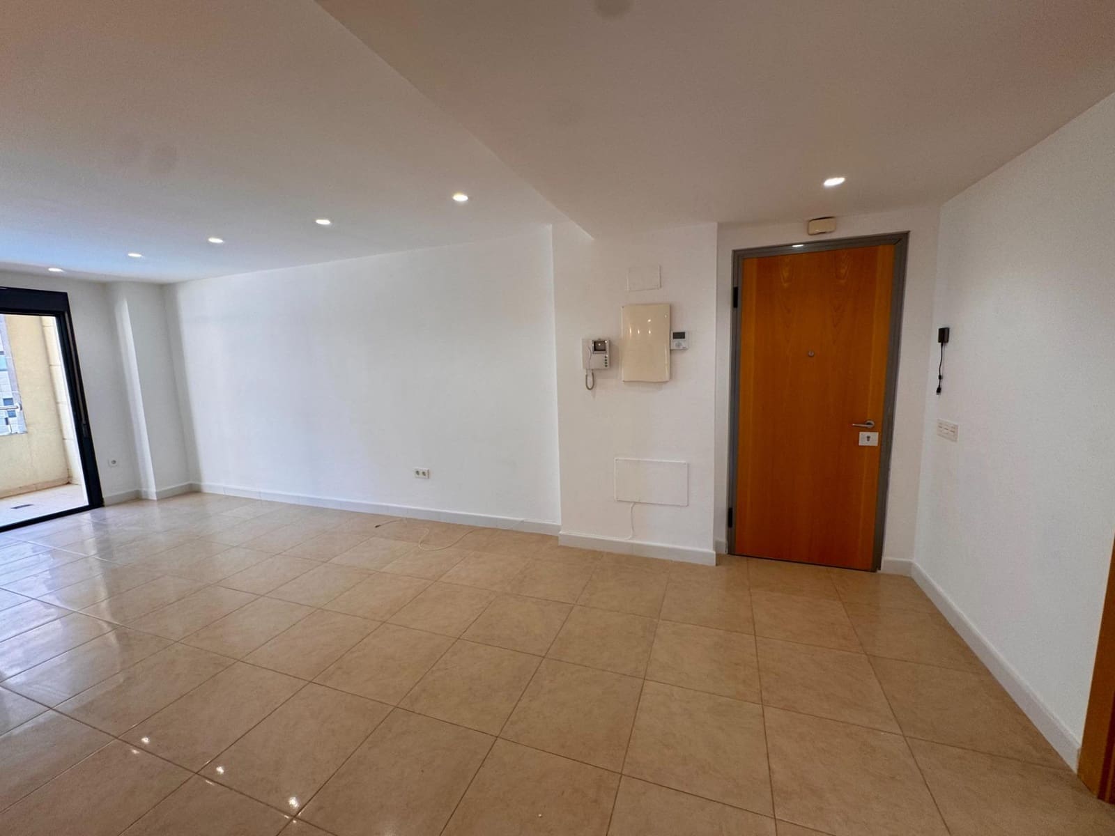 3 makuuhuone Asunto myytävänä paikassa Almeria kaupunki mukana uima-altaan 
autotalli - 320 000 € (Ref: 9343422)