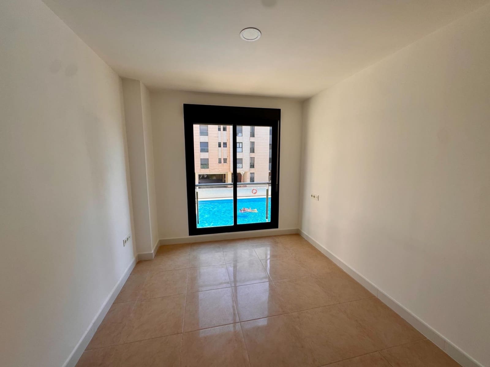 3 makuuhuone Asunto myytävänä paikassa Almeria kaupunki mukana uima-altaan 
autotalli - 320 000 € (Ref: 9343422)