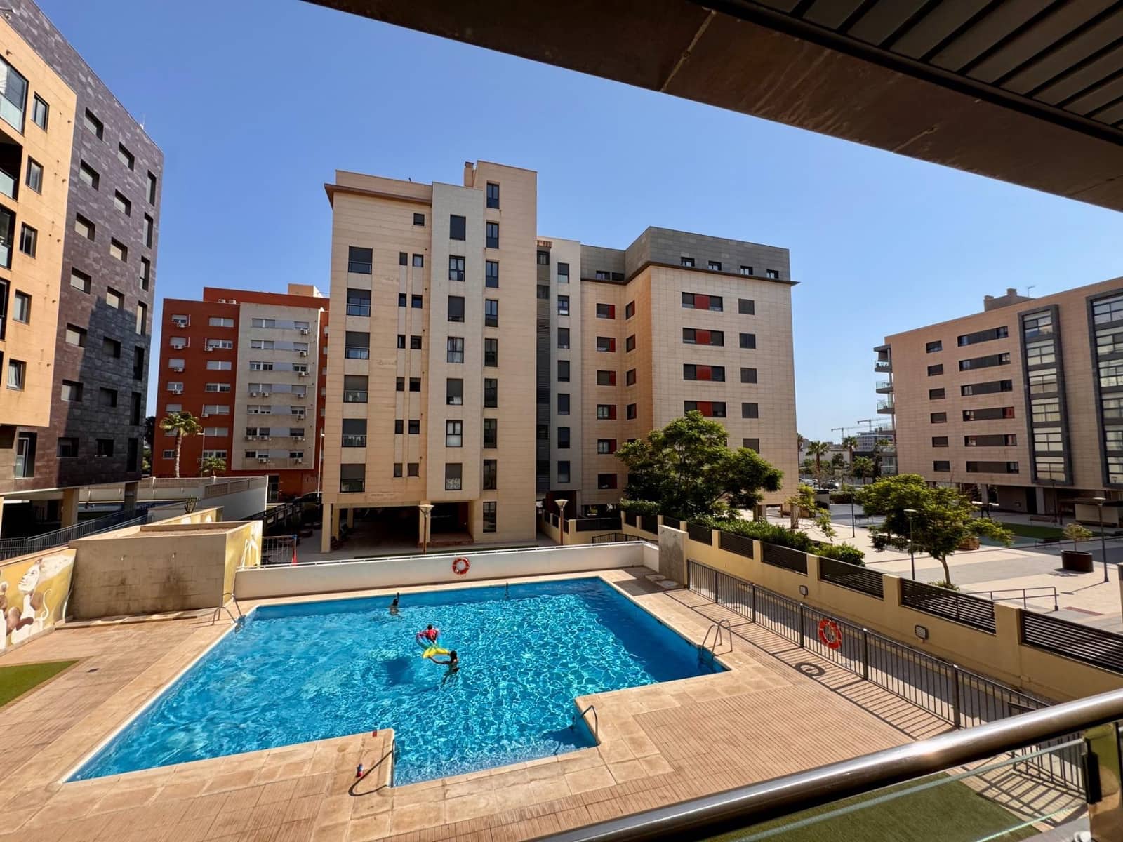 3 makuuhuone Asunto myytävänä paikassa Almeria kaupunki mukana uima-altaan 
autotalli - 320 000 € (Ref: 9343422)