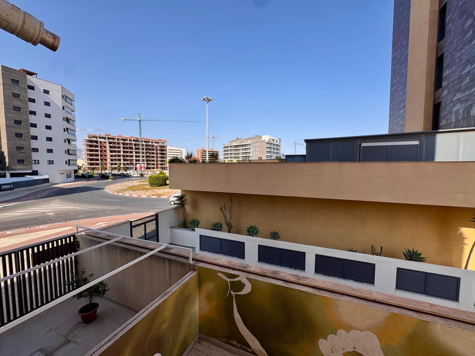 3 makuuhuone Asunto myytävänä paikassa Almeria kaupunki mukana uima-altaan 
autotalli - 320 000 € (Ref: 9343422)