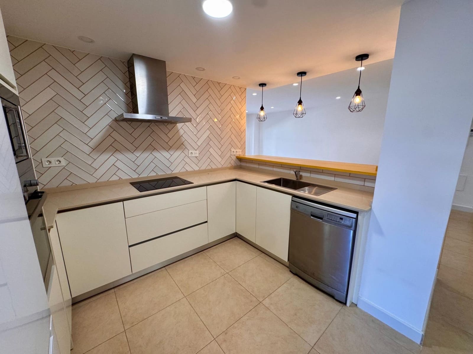 3 makuuhuone Asunto myytävänä paikassa Almeria kaupunki mukana uima-altaan 
autotalli - 320 000 € (Ref: 9343422)