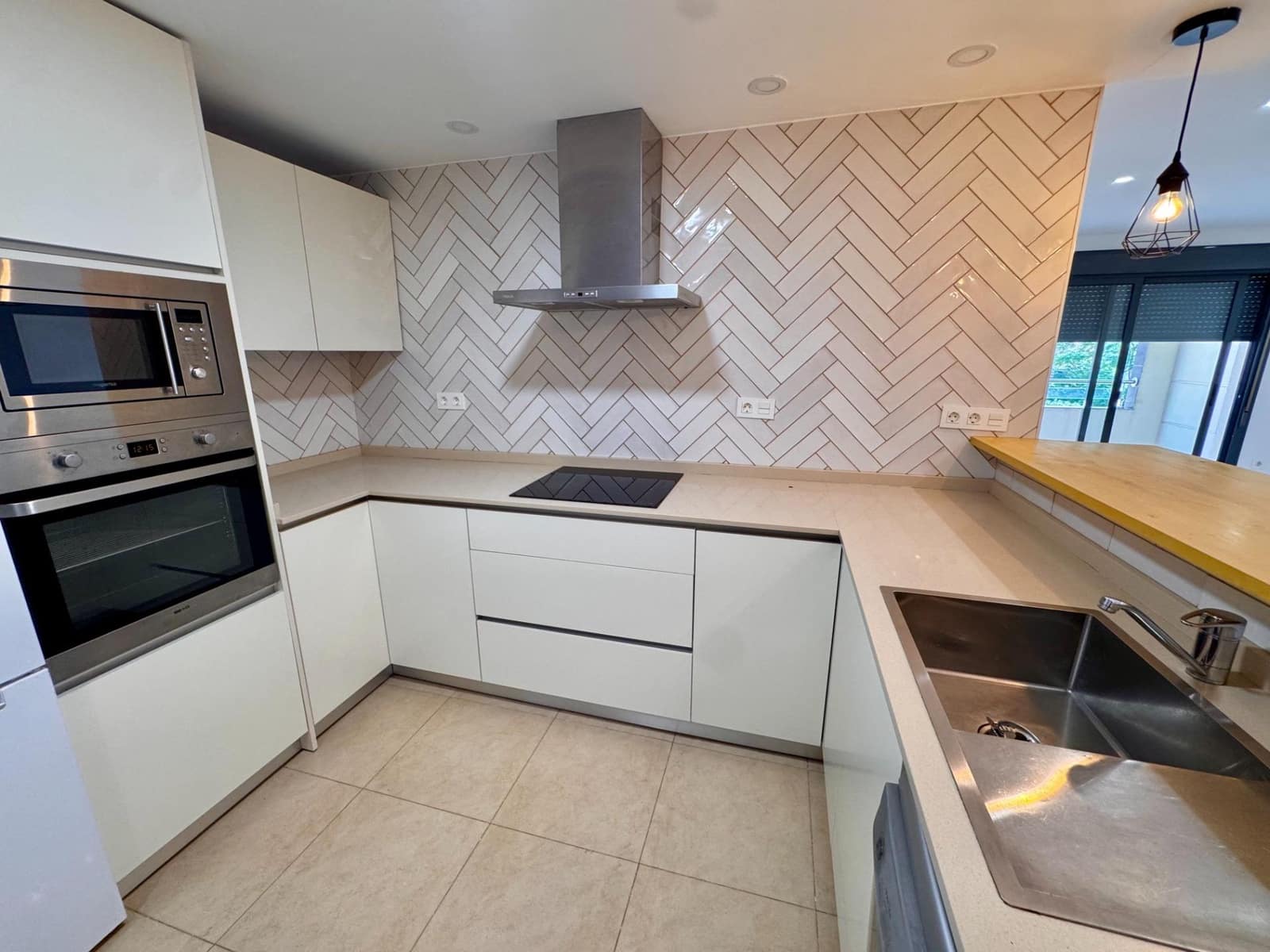 3 makuuhuone Asunto myytävänä paikassa Almeria kaupunki mukana uima-altaan 
autotalli - 320 000 € (Ref: 9343422)