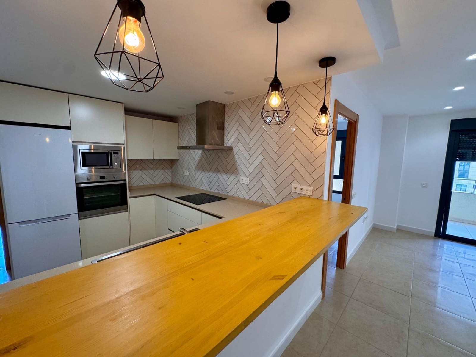 3 makuuhuone Asunto myytävänä paikassa Almeria kaupunki mukana uima-altaan 
autotalli - 320 000 € (Ref: 9343422)