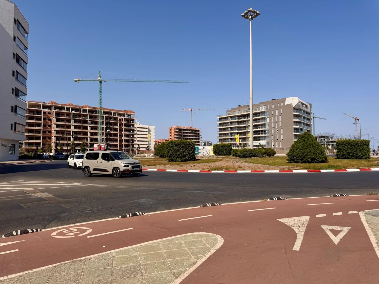 3 makuuhuone Asunto myytävänä paikassa Almeria kaupunki mukana uima-altaan 
autotalli - 320 000 € (Ref: 9343422)