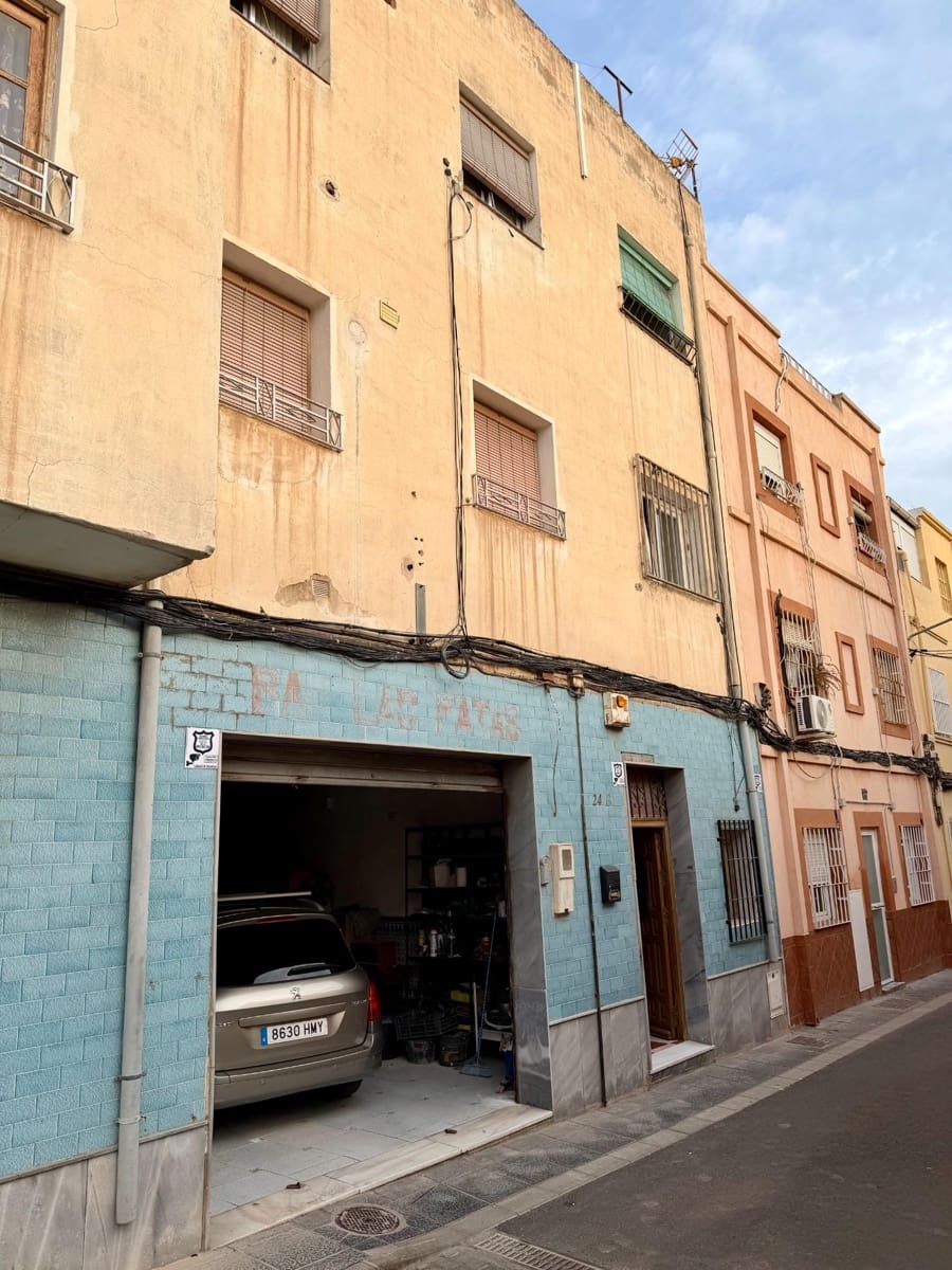 2 sovrum Lägenhet till salu i Almeria stad med garage - 115 000 € (Ref: 9343423)