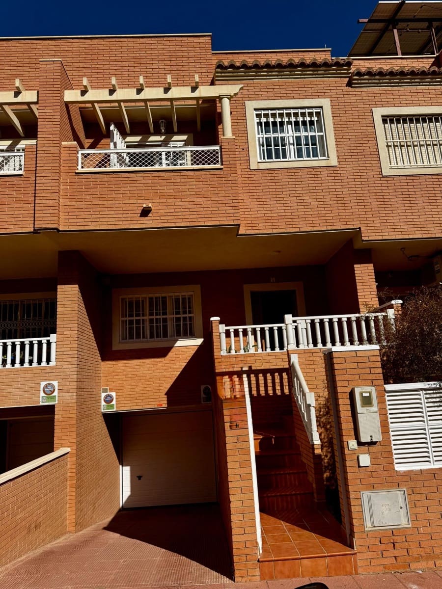 4 sypialnia Dom szeregowy na sprzedaż w Miasto Almeria z garażem - 369 900 € (Ref: 9343424)