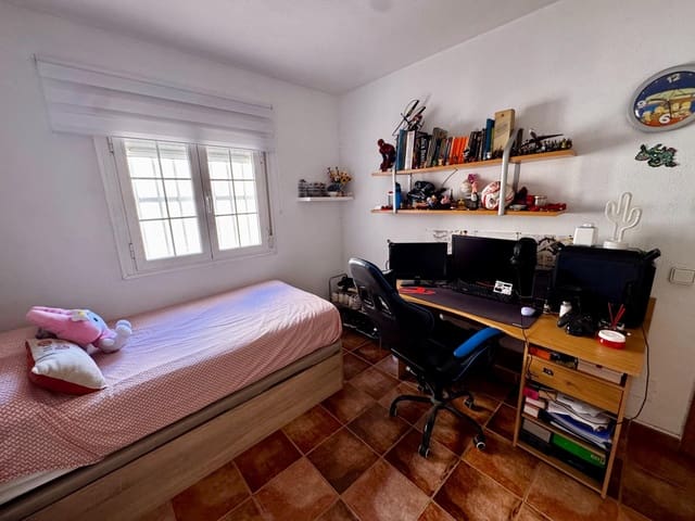 4 soverom Rekkehus til salgs i Almería by med garasje - € 369 900 (Ref: 9343424)