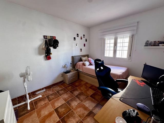 4 soverom Rekkehus til salgs i Almería by med garasje - € 369 900 (Ref: 9343424)