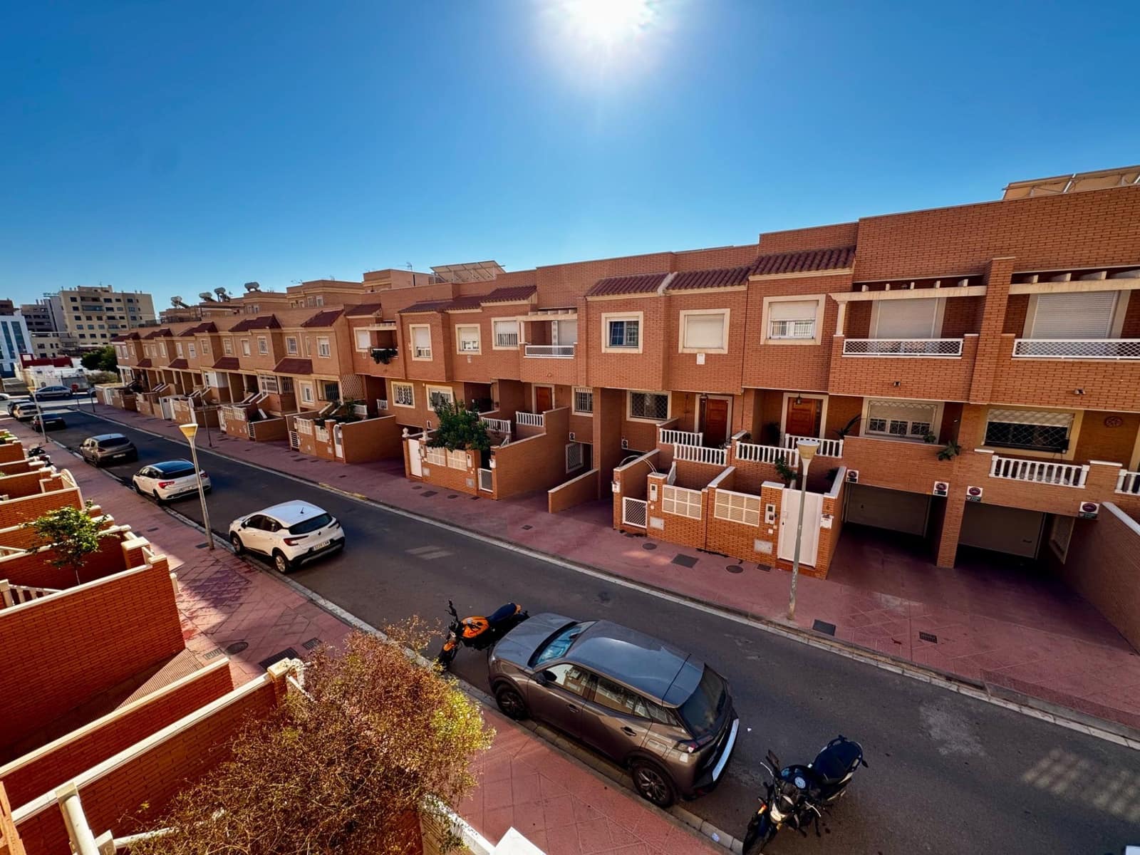 4 sypialnia Dom szeregowy na sprzedaż w Miasto Almeria z garażem - 369 900 € (Ref: 9343424)