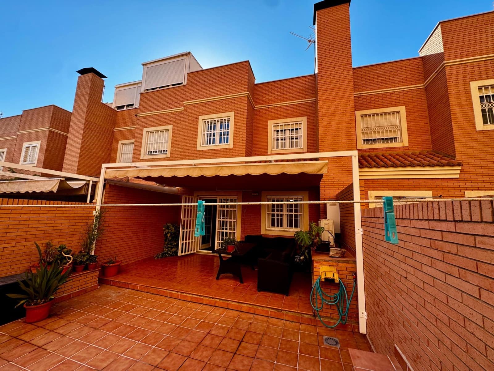 4 sypialnia Dom szeregowy na sprzedaż w Miasto Almeria z garażem - 369 900 € (Ref: 9343424)