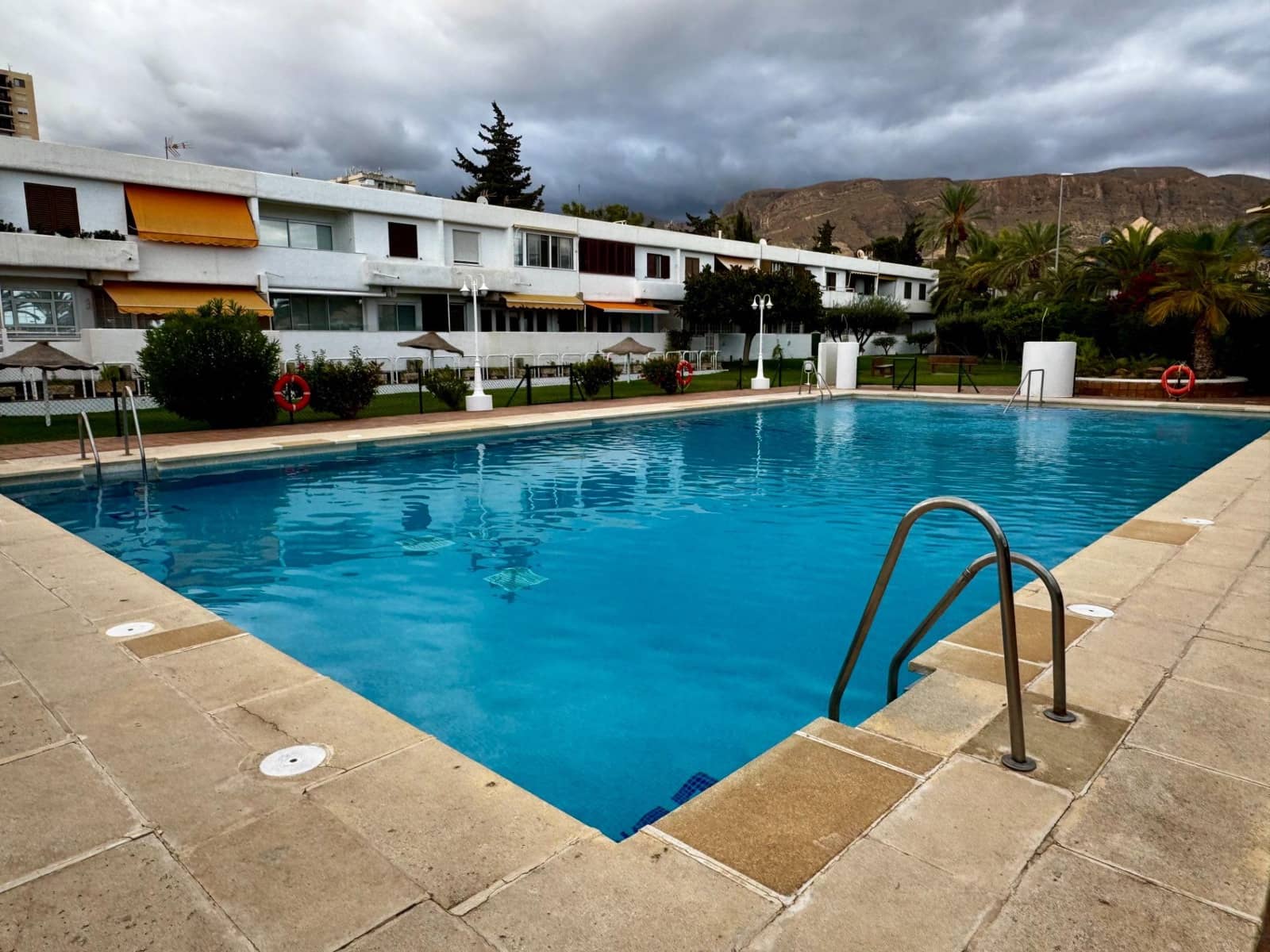 5 makuuhuone Rivitalo myytävänä paikassa Aguadulce (Almeria) mukana uima-altaan - 650 000 € (Ref: 9343425)