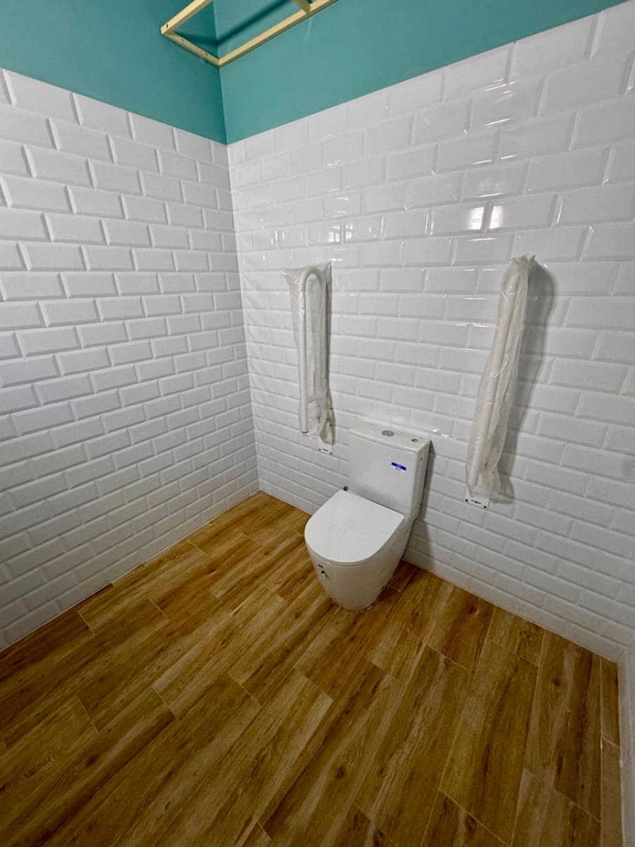 Kommersiell til salgs i Almeria by - € 249 000 (Ref: 9343428)