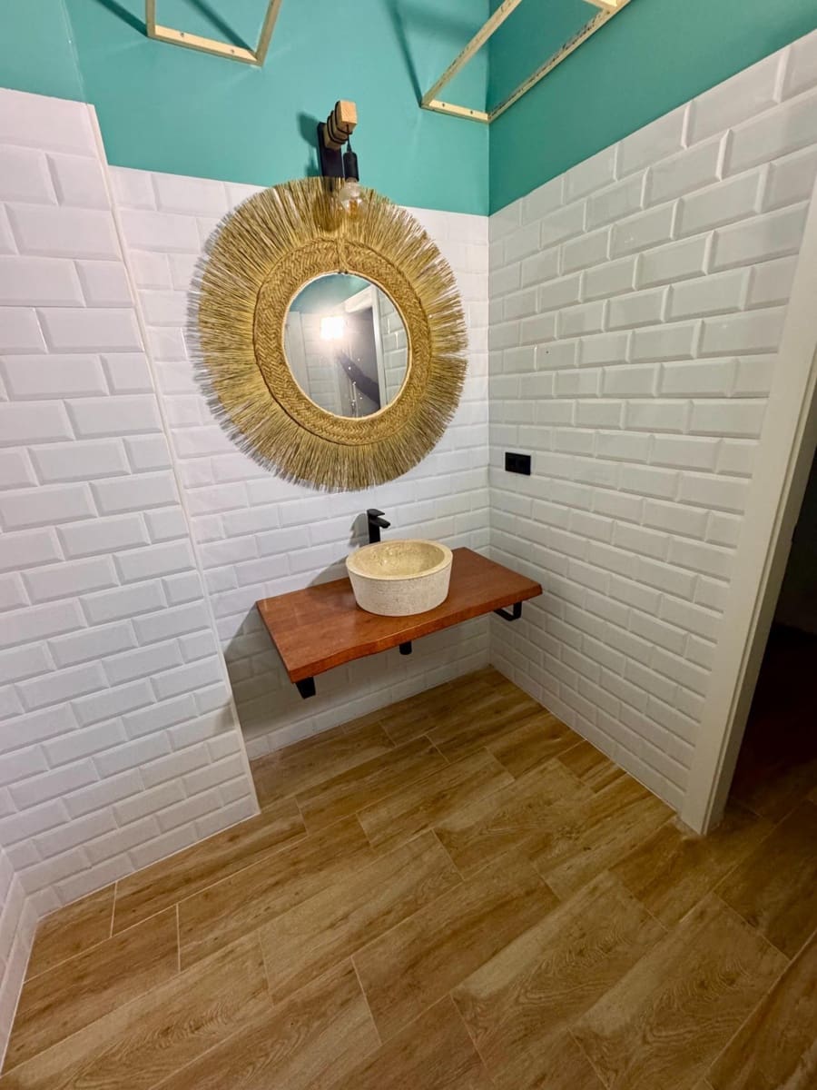 Kommersiell til salgs i Almeria by - € 249 000 (Ref: 9343428)