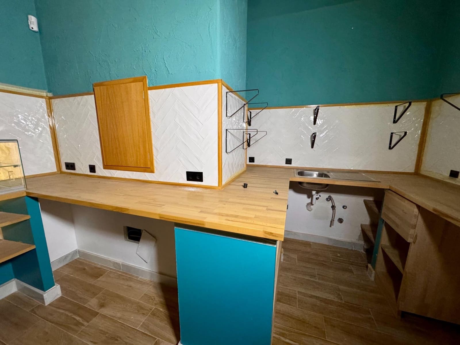 Kommersiell til salgs i Almeria by - € 249 000 (Ref: 9343428)