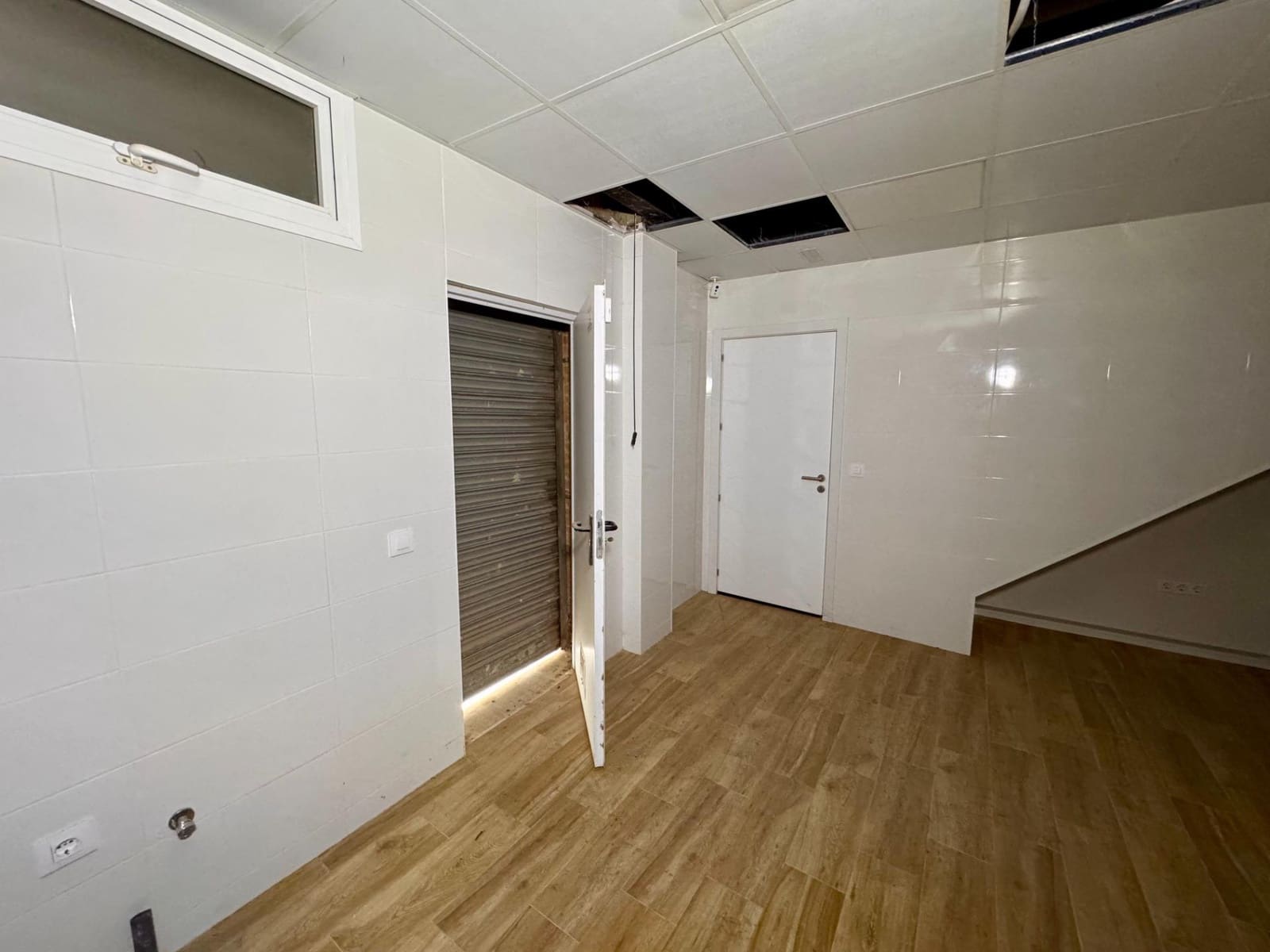 Kommersiell til salgs i Almeria by - € 249 000 (Ref: 9343428)