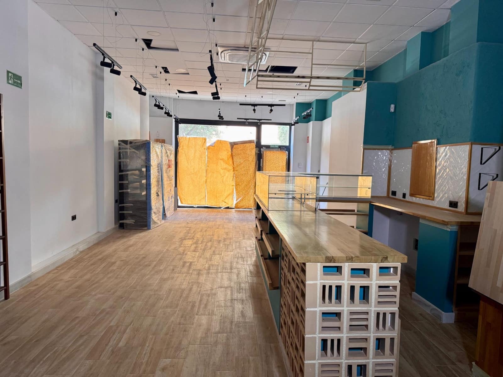 Kommersiell til salgs i Almeria by - € 249 000 (Ref: 9343428)