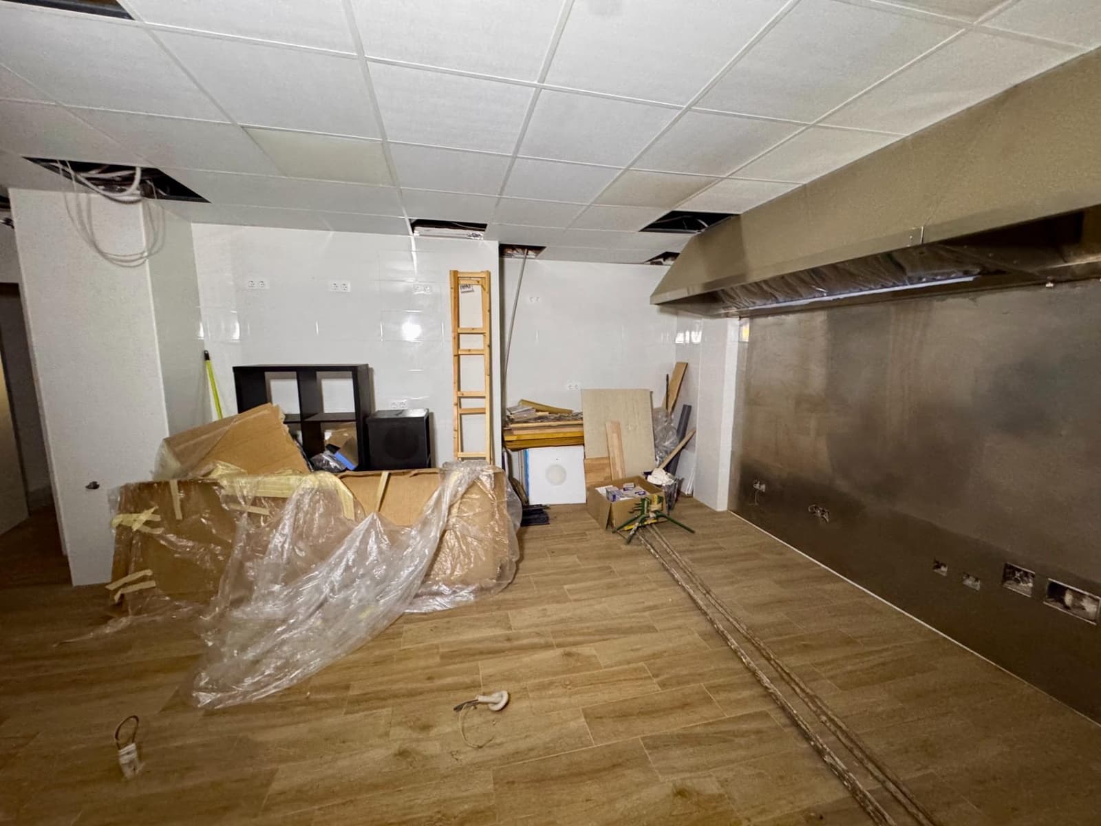 Kommersiell til salgs i Almeria by - € 249 000 (Ref: 9343428)