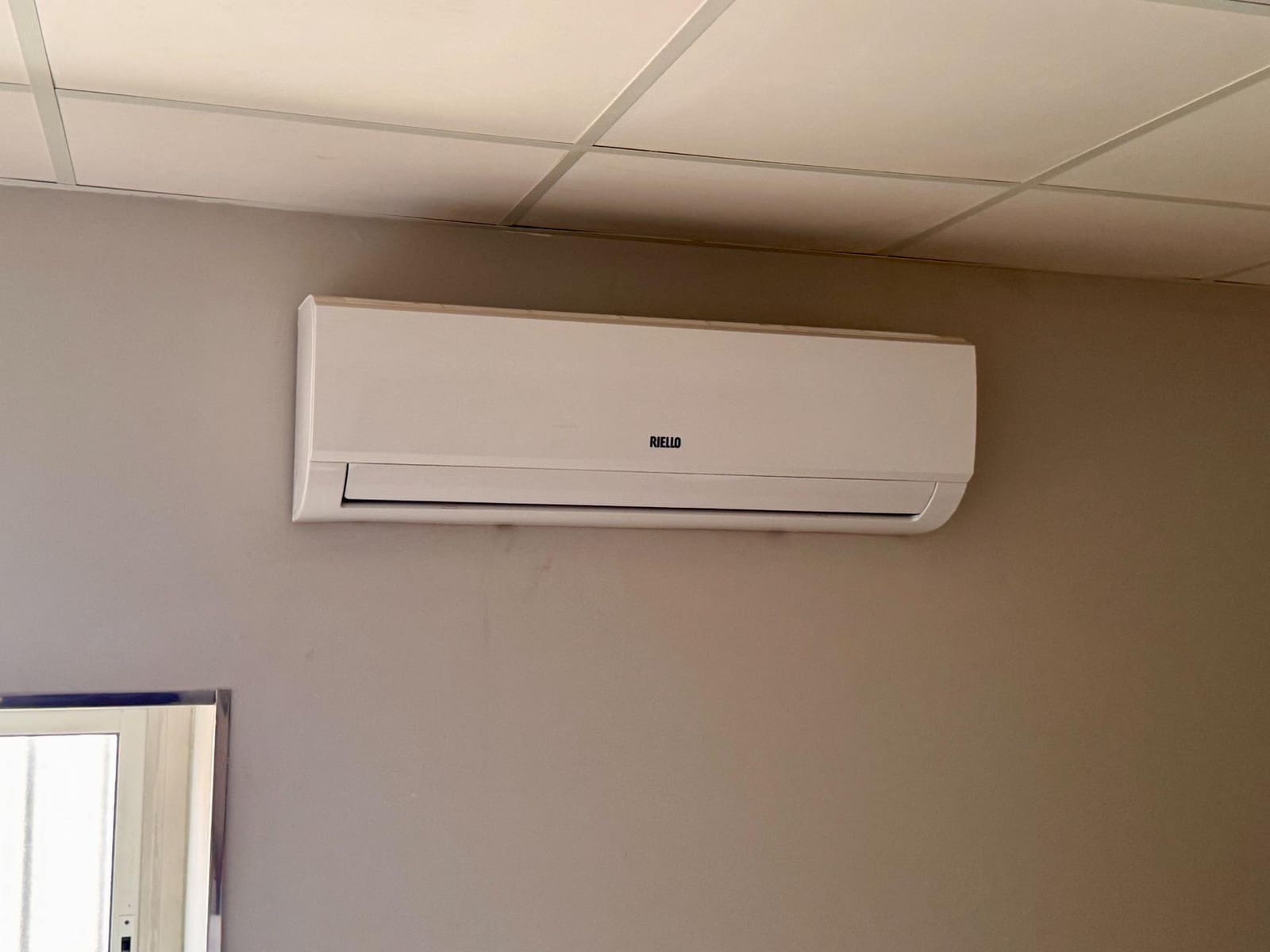 Kommersiell til salgs i Almeria by - € 249 000 (Ref: 9343428)