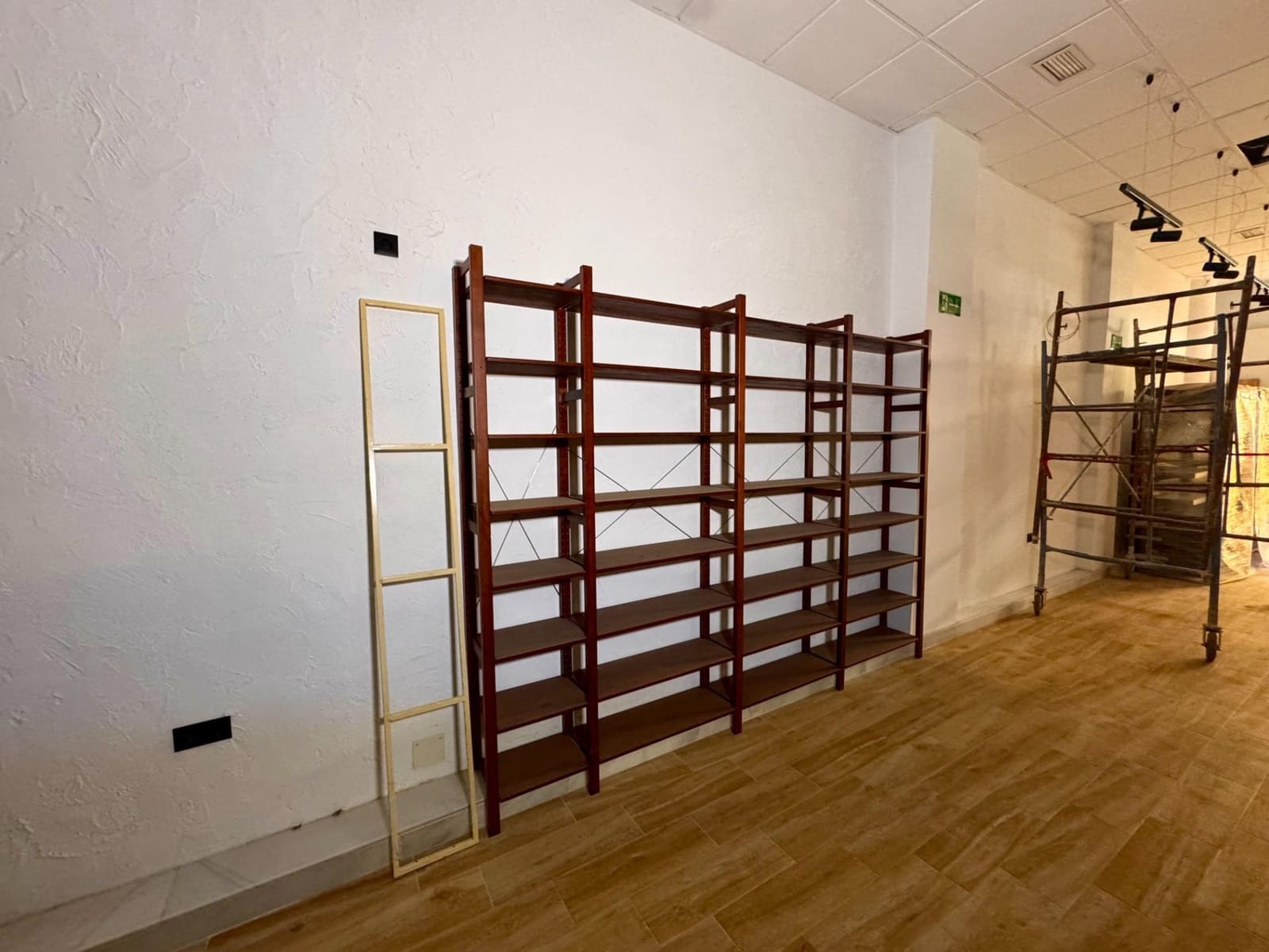 Kommersiell til salgs i Almeria by - € 249 000 (Ref: 9343428)