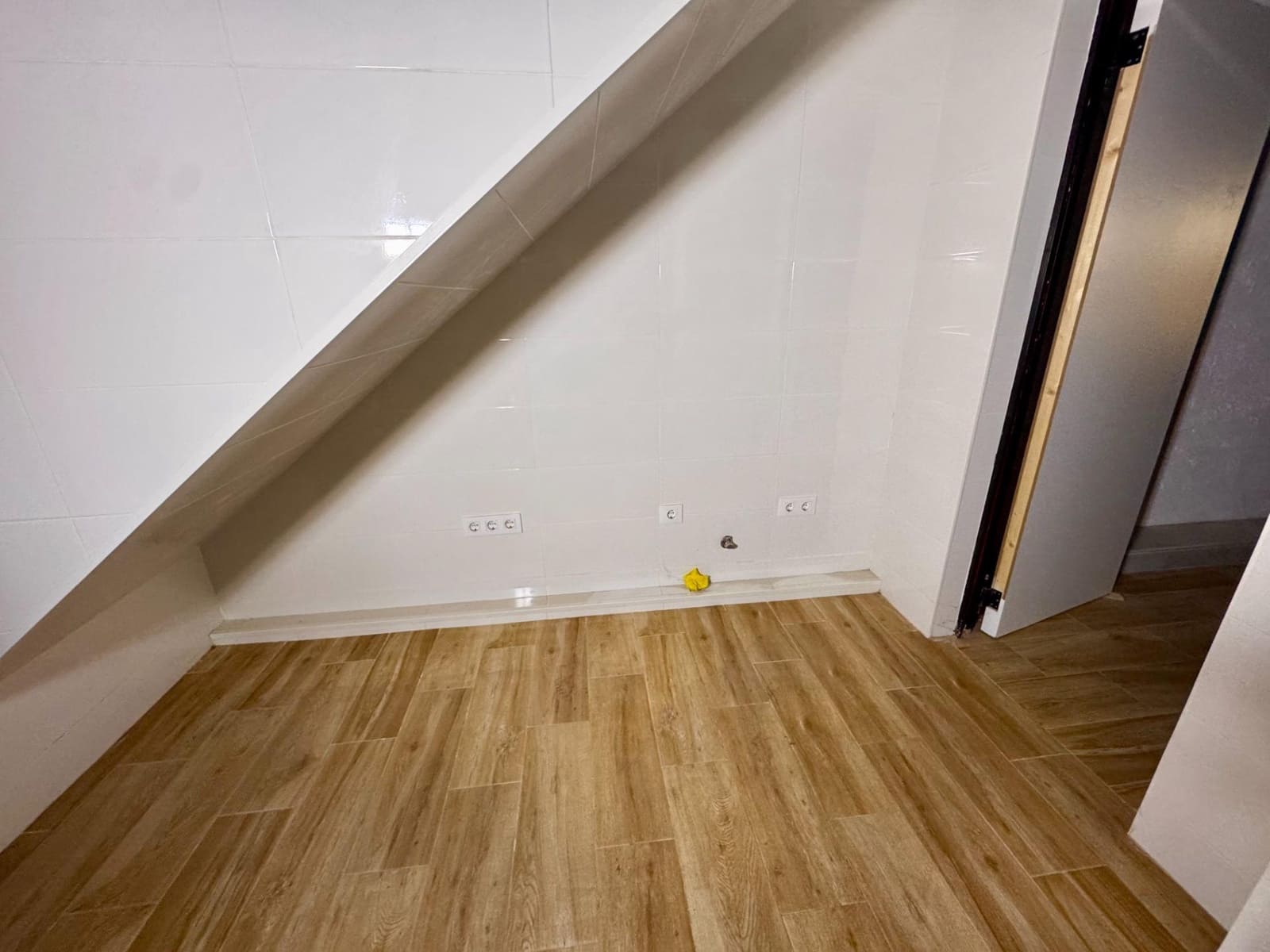 Kommersiell til salgs i Almeria by - € 249 000 (Ref: 9343428)