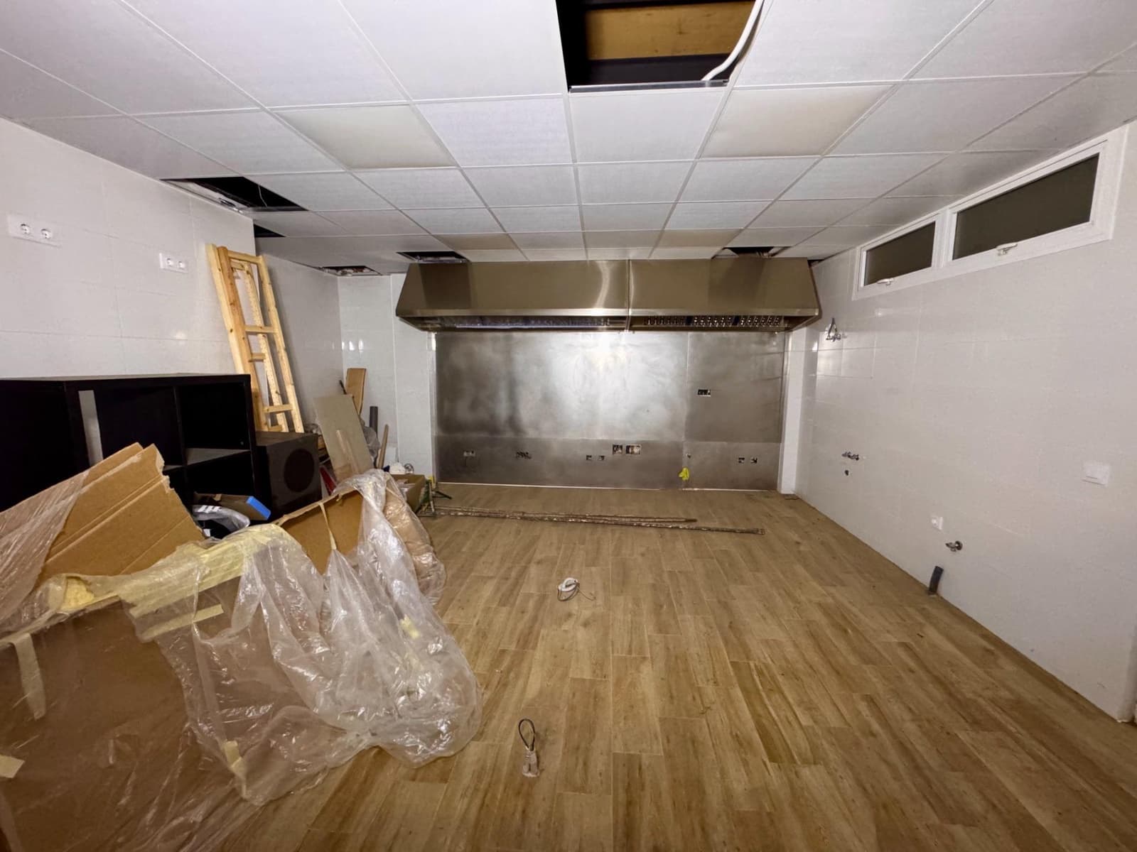 Kommersiell til salgs i Almeria by - € 249 000 (Ref: 9343428)