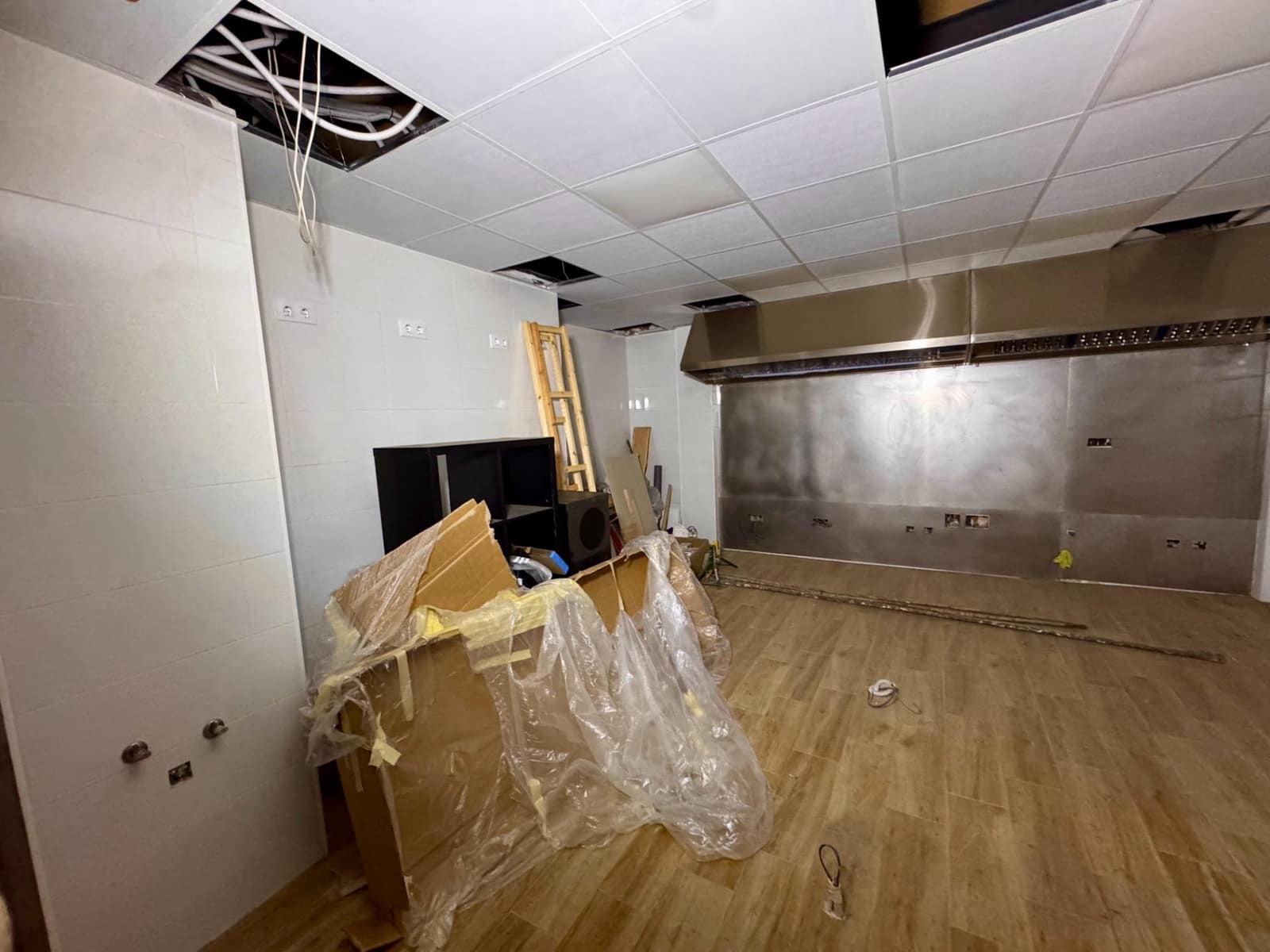 Kommersiell til salgs i Almeria by - € 249 000 (Ref: 9343428)