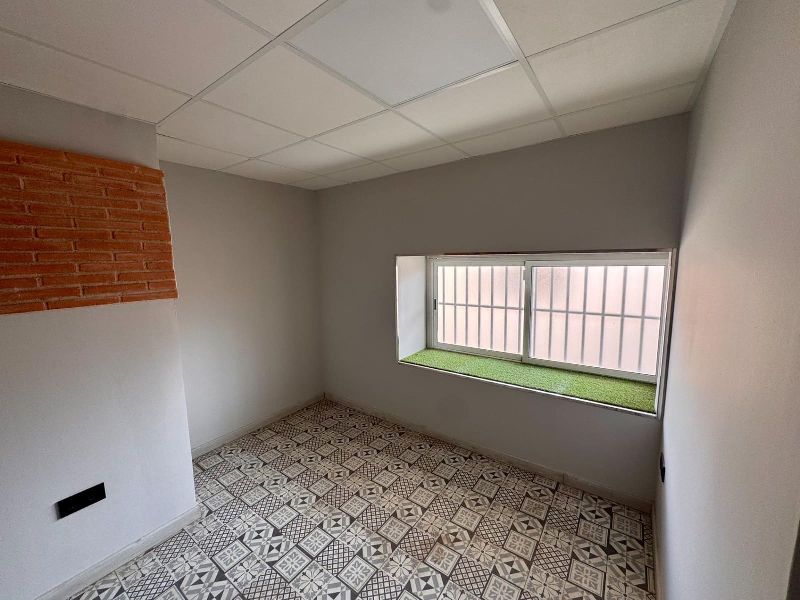 Kommersiell til salgs i Almeria by - € 249 000 (Ref: 9343428)