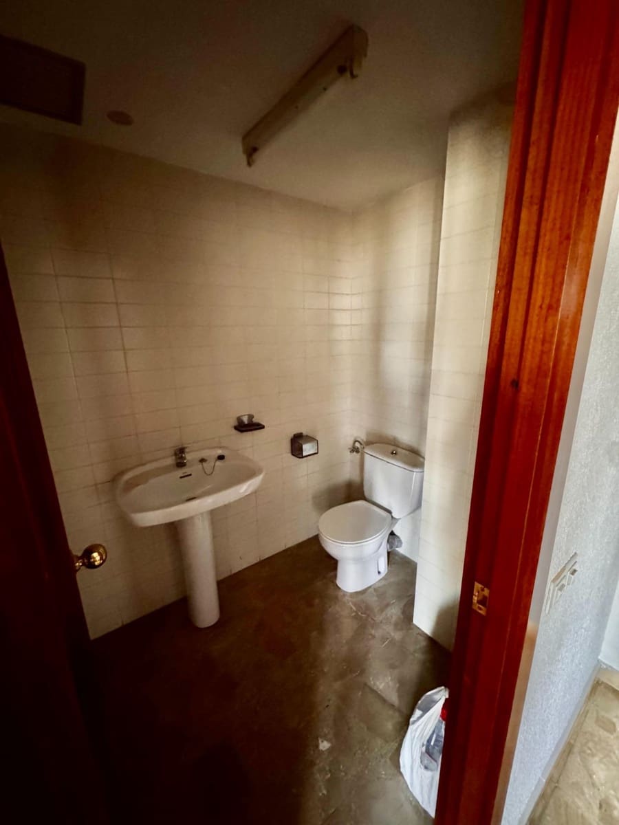 Kontor till salu i Almeria stad - 183 000 € (Ref: 9343438)