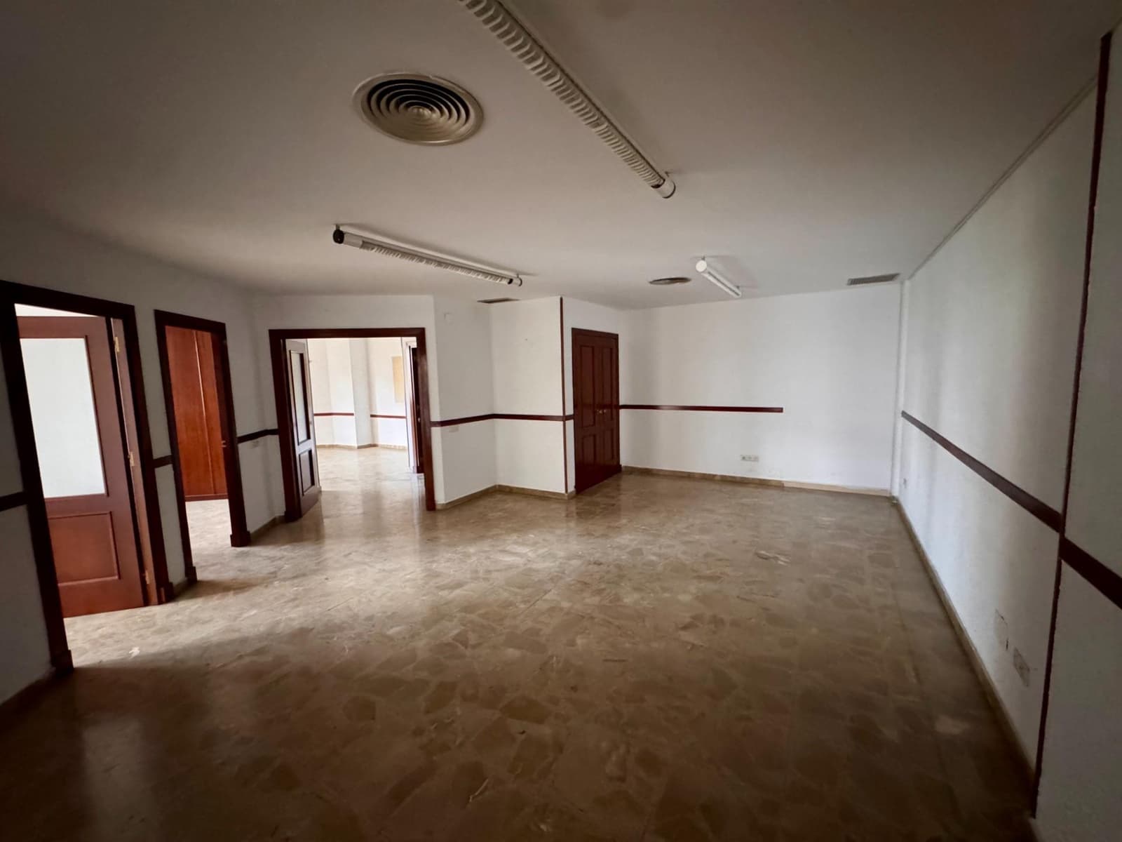 Kontor till salu i Almeria stad - 183 000 € (Ref: 9343438)