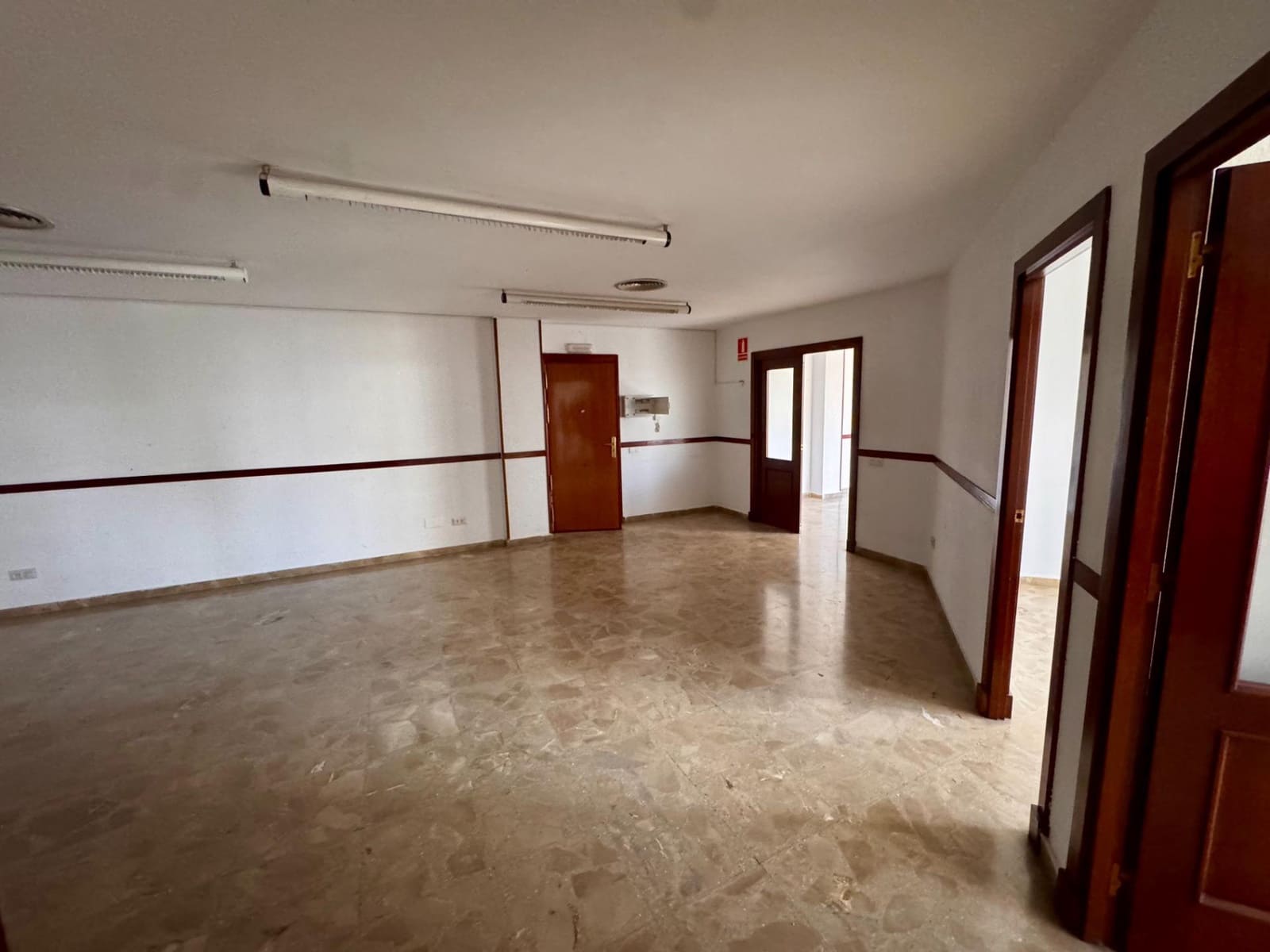 Kontor till salu i Almeria stad - 183 000 € (Ref: 9343438)
