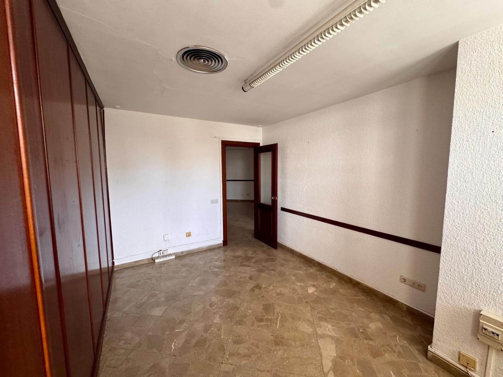 Kontor till salu i Almeria stad - 183 000 € (Ref: 9343438)